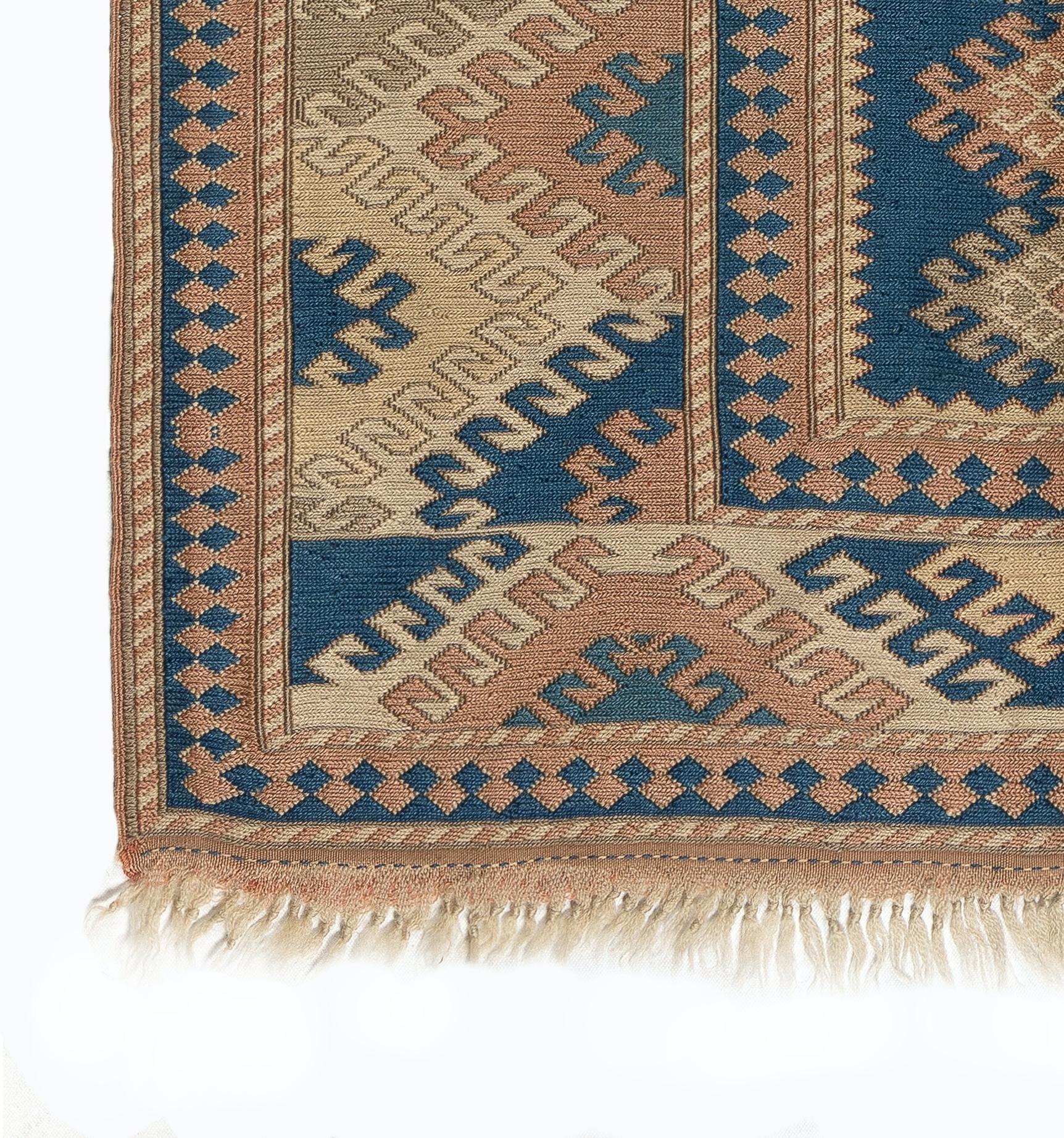 4x5.8 Ft Vintage Soumak Turkish Accent Rug with Wool Pile In Good Condition For Sale In Philadelphia, PA