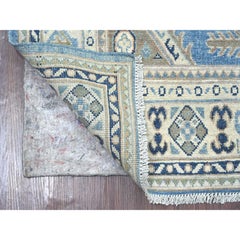 Tappeto in lana annodato a mano 4'x5'9" blu dall'aspetto vintage Kazak con motivo geometrico
