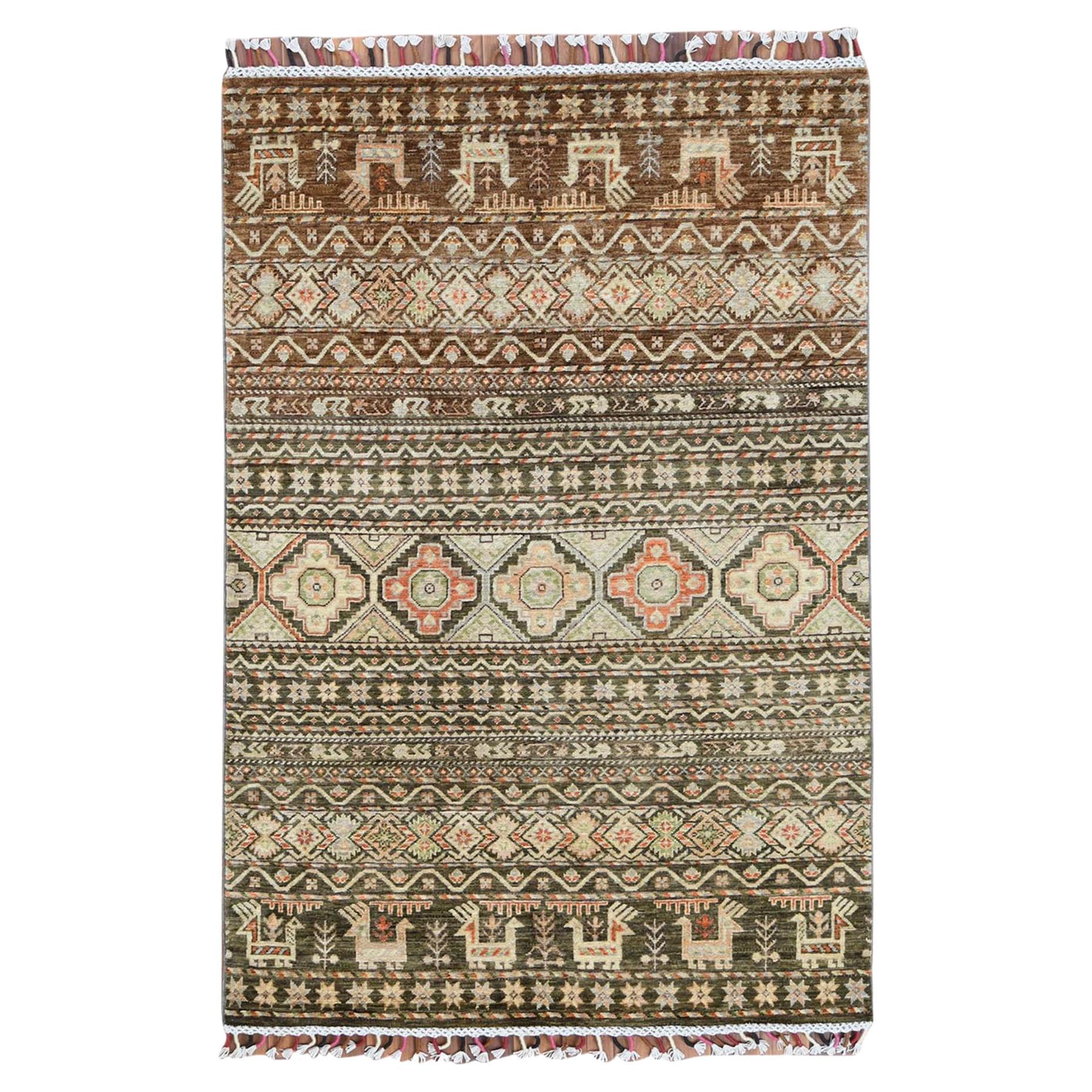 4
x5
9" Grün Mit Bunten Quasten Handgeknüpft Super Kazak Khorjin Teppich im Angebot