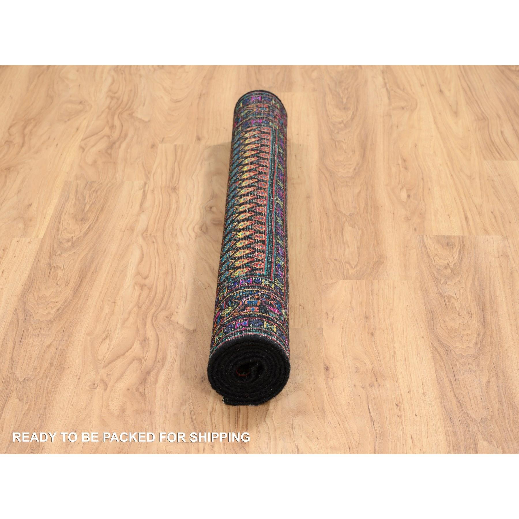 Tappeto 4'x6' nero, ispirato al Sarouk Mir, in lana e seta, annodato a mano In condizioni Nuovo in vendita a Carlstadt, NJ