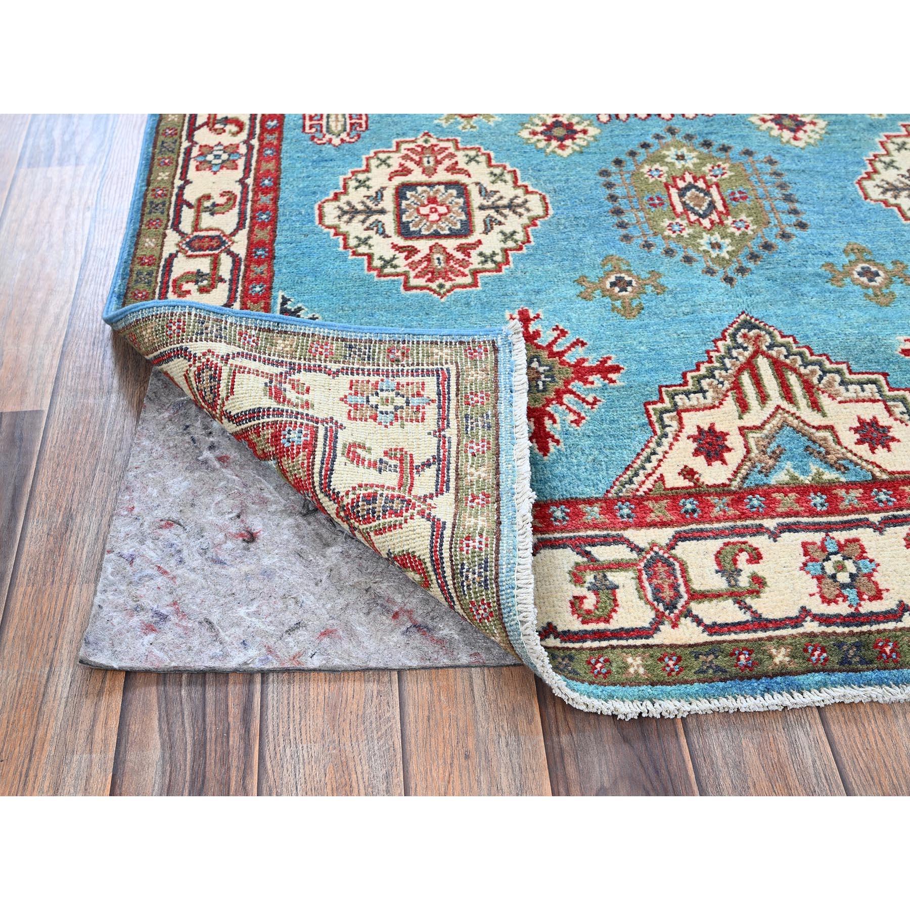 Kazako Tappeto in lana morbida annodato a mano 4'x6' Blu Kazak con design geometrico a medaglioni in vendita