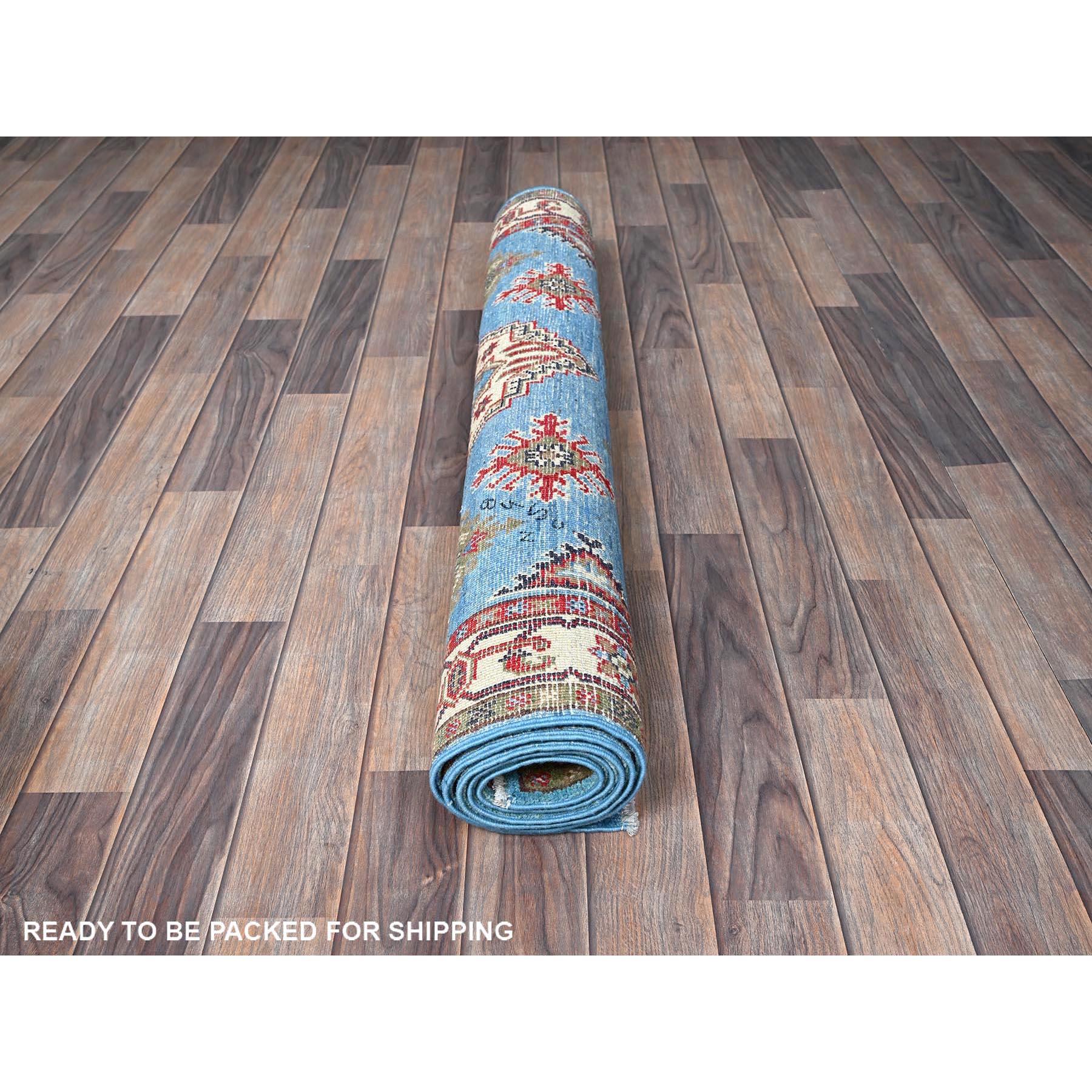 Annodato a mano Tappeto in lana morbida annodato a mano 4'x6' Blu Kazak con design geometrico a medaglioni in vendita