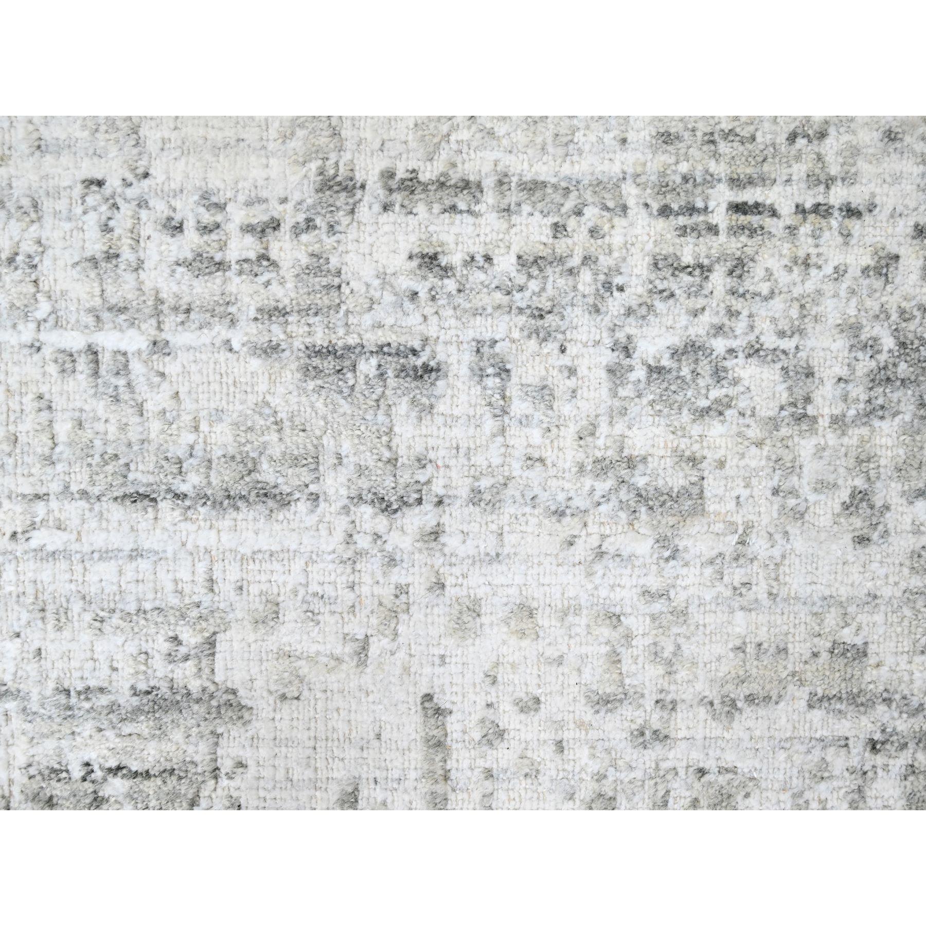 4'x6' Chiffon Weiß mit Grau, Modernes Design, Handgewoben, Wolle und Seide Teppich im Zustand „Neu“ im Angebot in Carlstadt, NJ