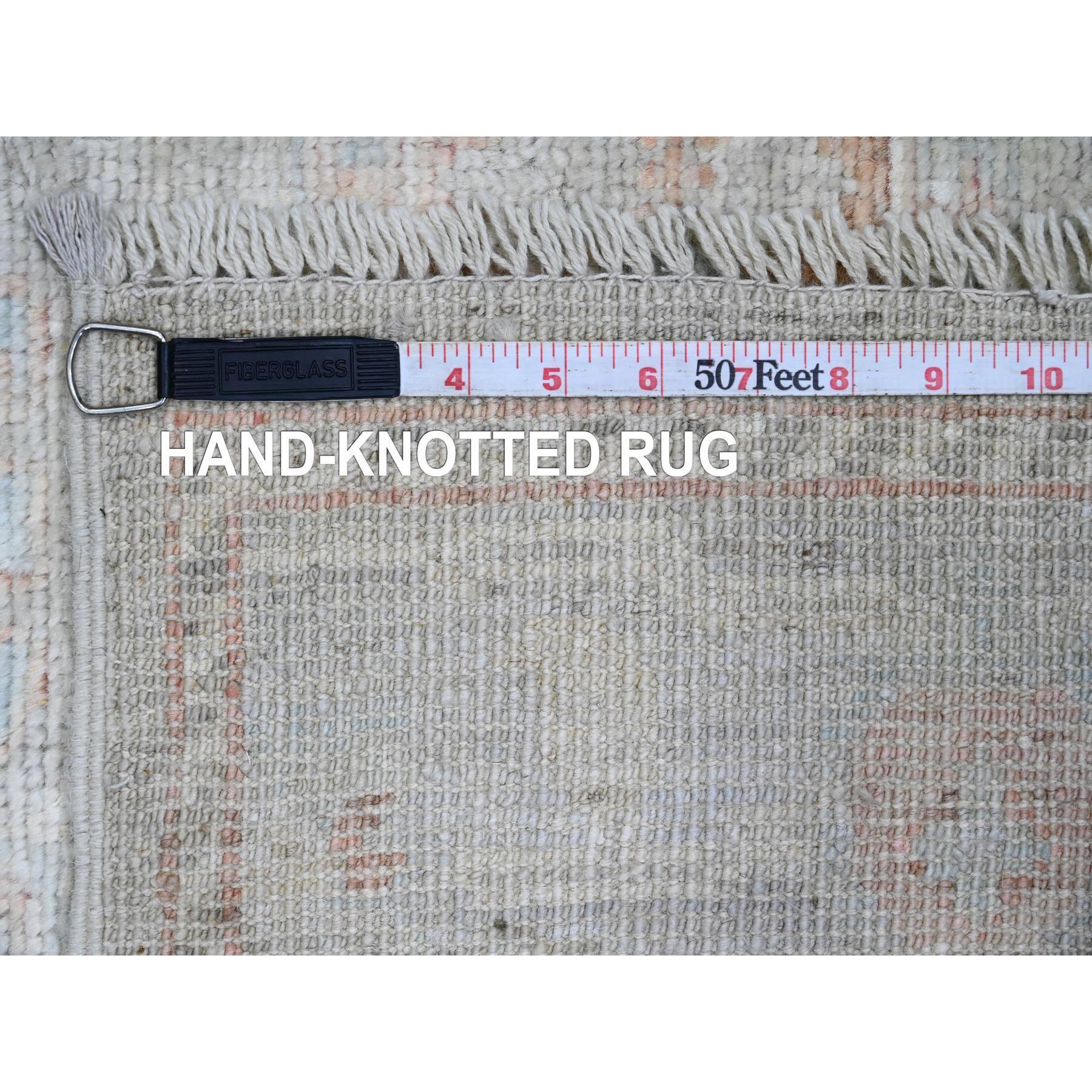 XXI secolo e contemporaneo 4'x6' Cloud Gray All Wool Afghan Angora Oushak Leaf Pattern Hand Knots Rugs in vendita