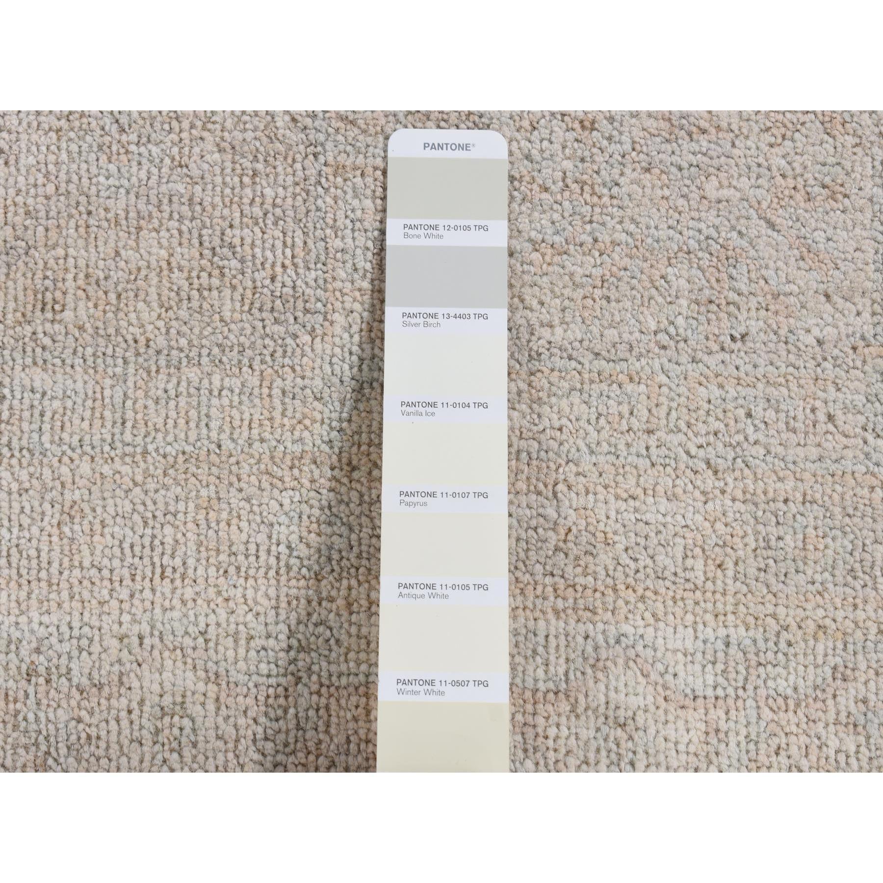 Noué à la main 4'x6' Tapis en pure laine Khotan, couleur crème, noué à la main et délavé en vente