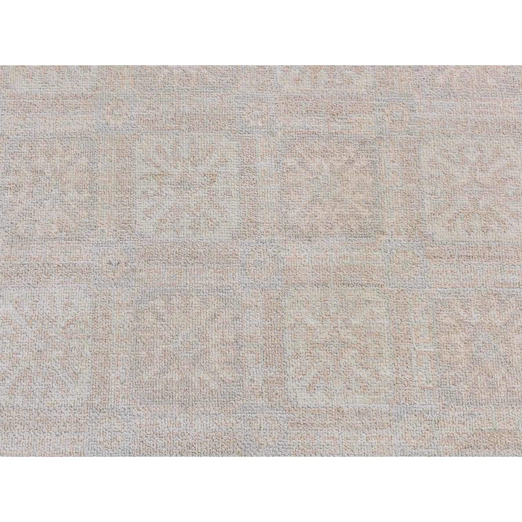 4'x6' Tapis en pure laine Khotan, couleur crème, noué à la main et délavé Neuf - En vente à Carlstadt, NJ