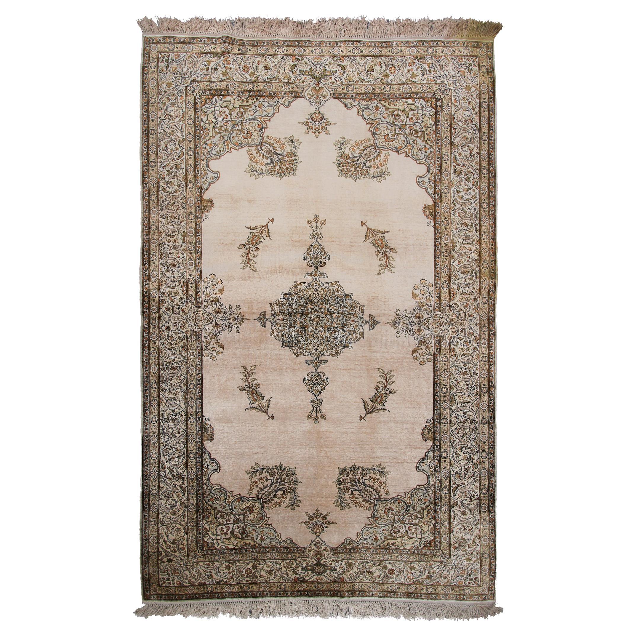 4x6 Eccezionale Tappeto d
epoca Hereke Seta su Seta 112cm x 186cm Geometrico c.C. in vendita