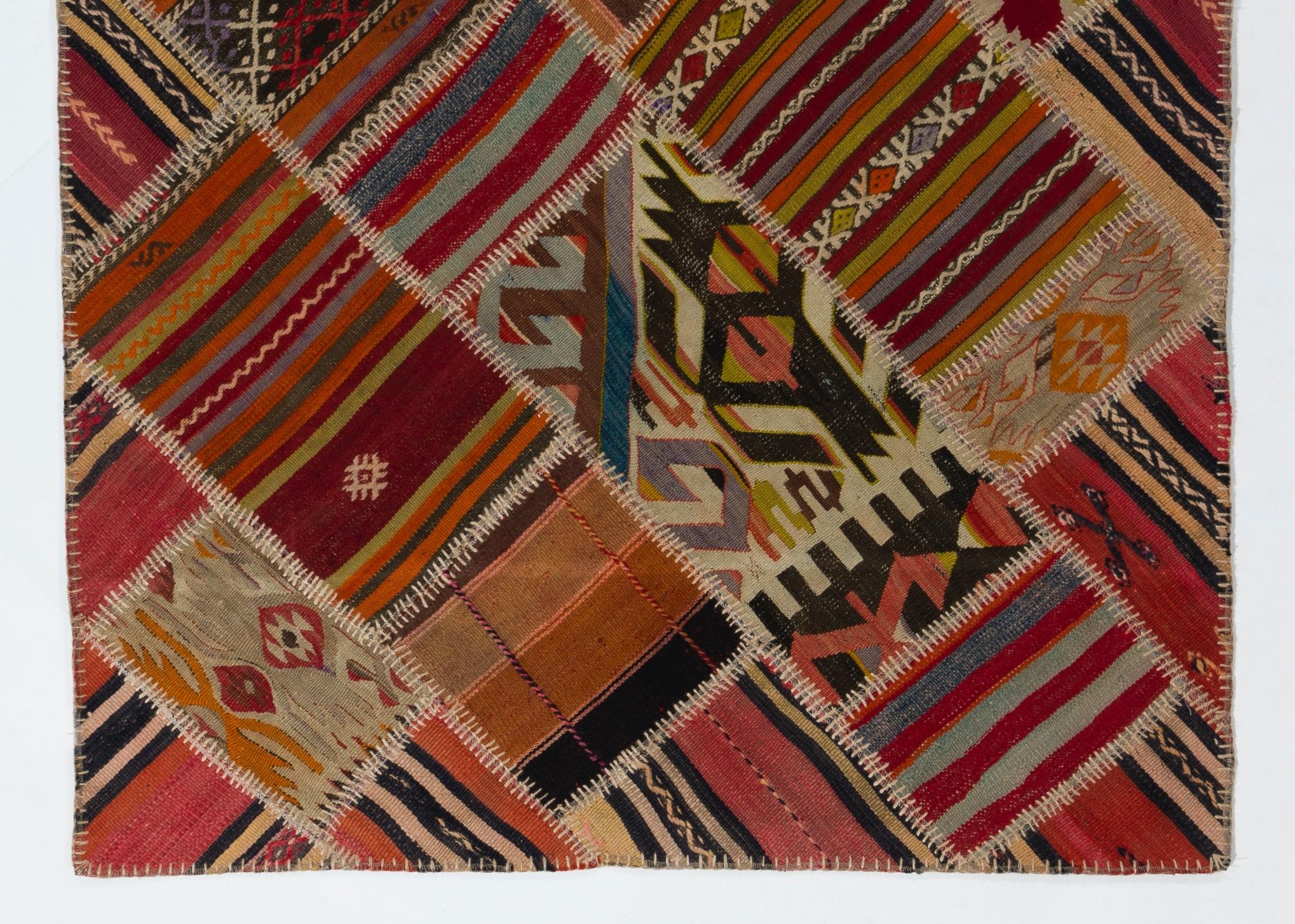 4x6 Fuß bunter handgefertigter türkischer Patchwork-Kelim-Teppich aus Wolle 'Flat-Weave' (Türkisch) im Angebot