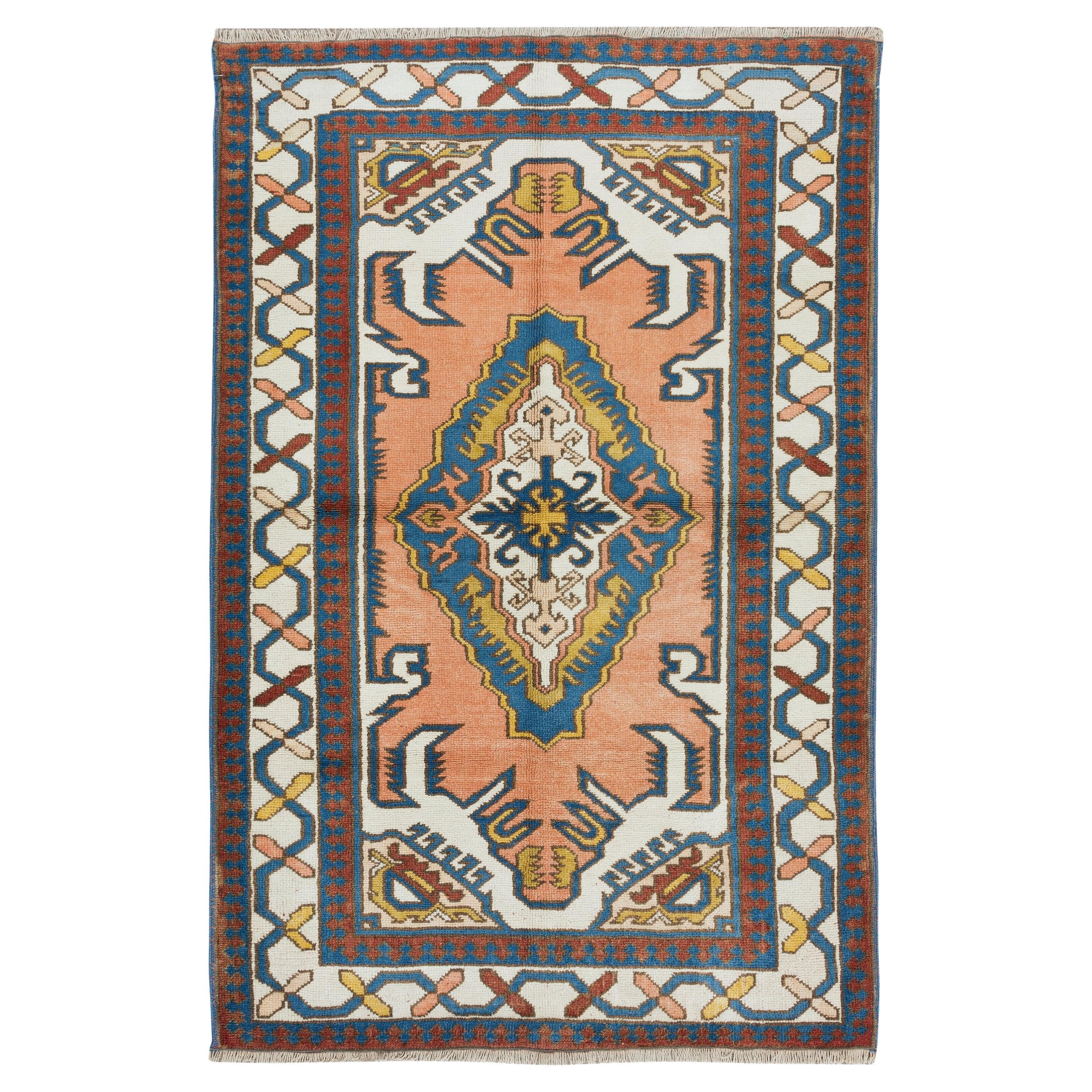 4x6 Ft Handgefertigter türkischer traditioneller Wollteppich aus der Mitte des Jahrhunderts mit geometrischem Design