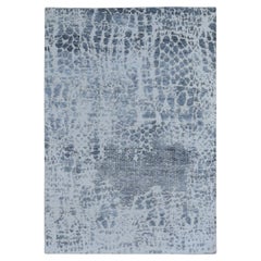 Tapis gris à motifs abstraits en laine et soie à poils longs et à tissage dense 4'x6'.