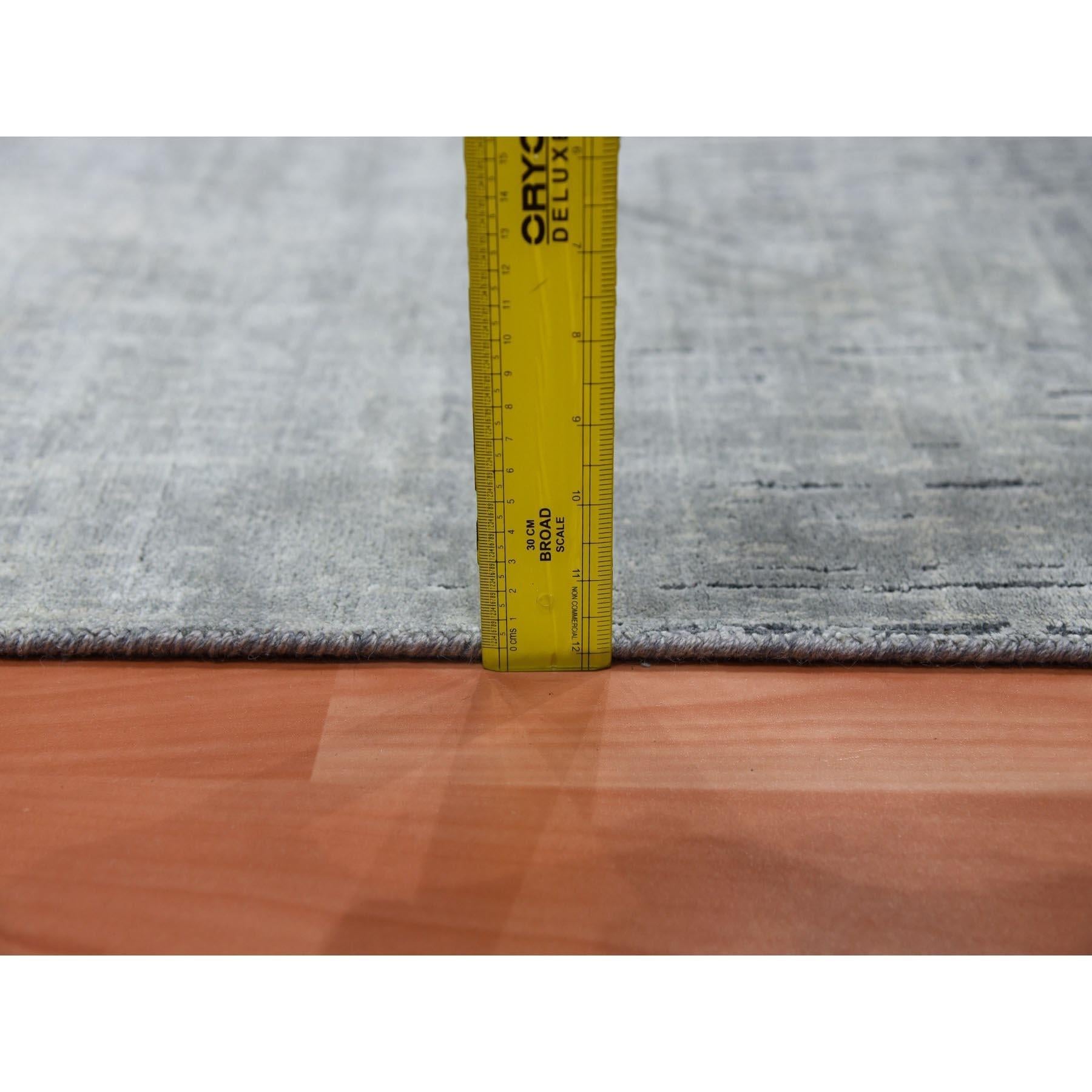 4'x6' Handgeknüpftes Vertikales Ombre Design Reine Seide mit strukturierter Wolle Teppich (21. Jahrhundert und zeitgenössisch) im Angebot