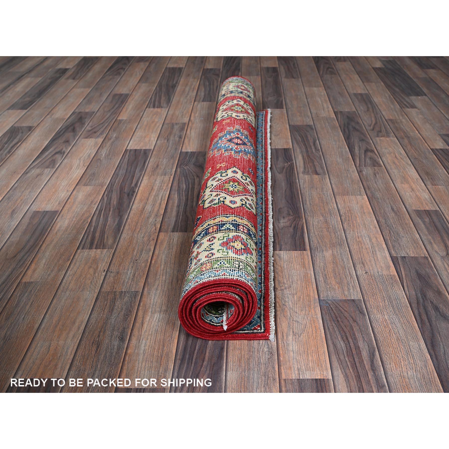 Noué à la main 4'x6' Impérial rouge Kazak avec Design/One Tapis en laine douce noué à la main en vente