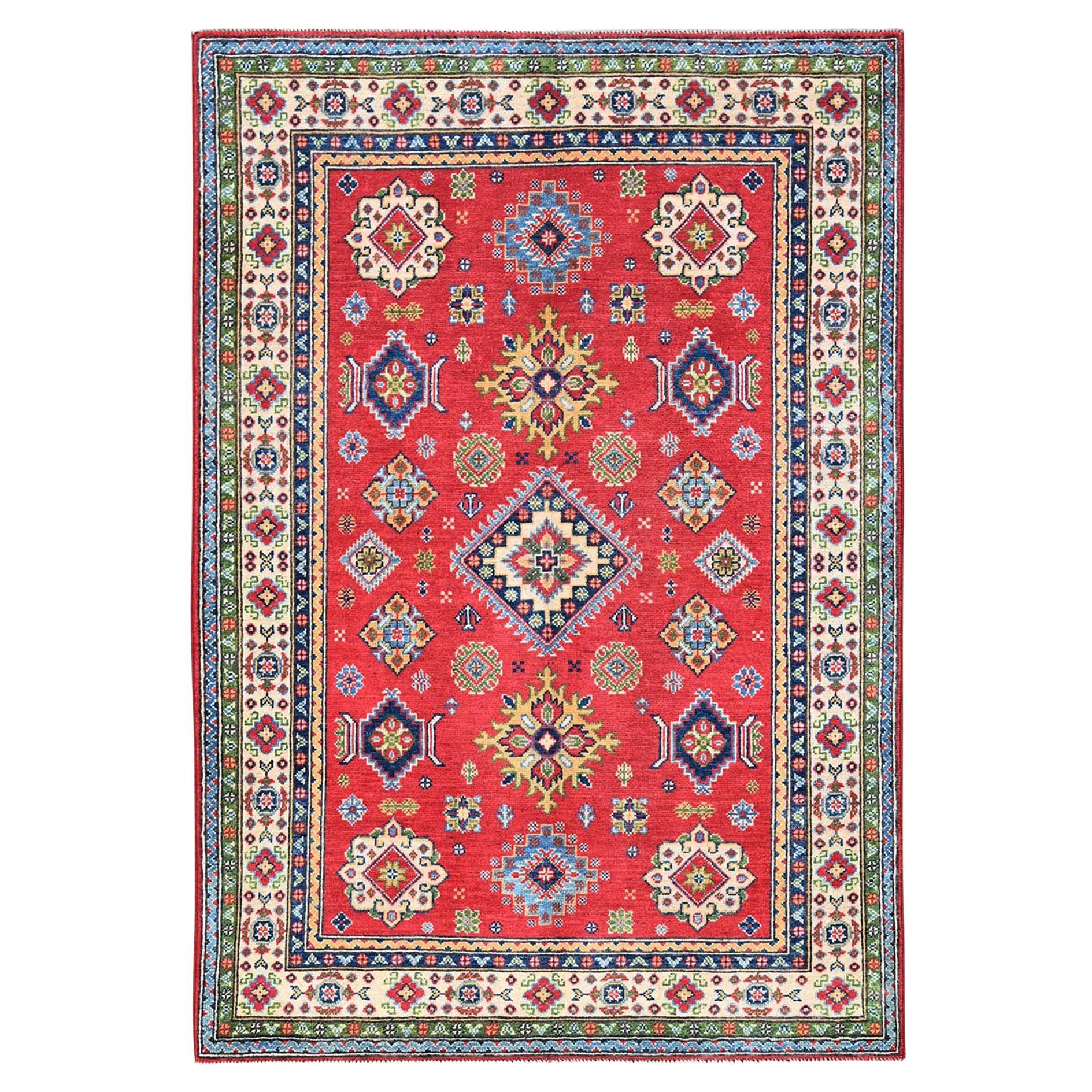 4
x6
 Impérial rouge Kazak avec Design/One Tapis en laine douce noué à la main en vente