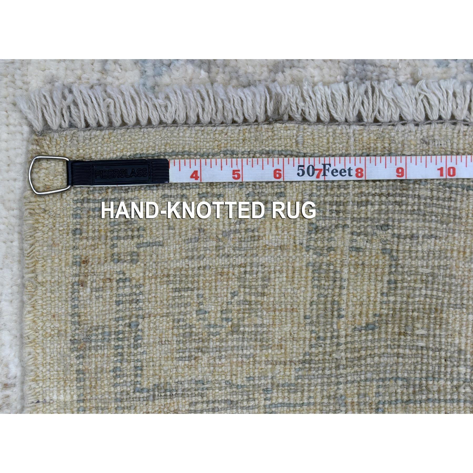 Alfombra afgana de lana anudada a mano con diseño integral Angora Oushak marfil de 4'x6' Siglo XXI y contemporáneo en venta