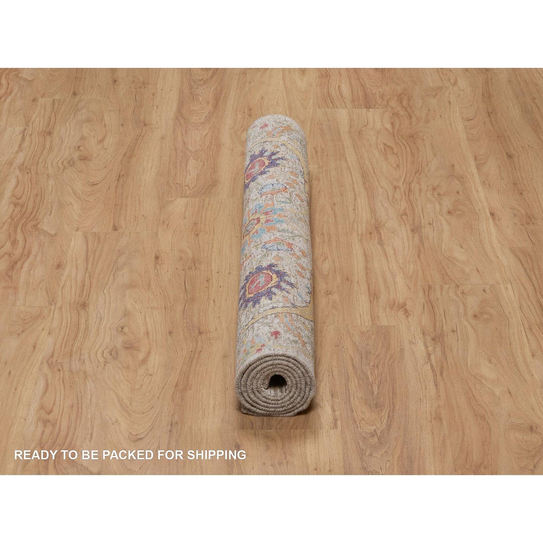 Tappeto 4'x6' Avorio Colorful Sickle Leaf Design annodato a mano in seta e lana In condizioni Nuovo in vendita a Carlstadt, NJ