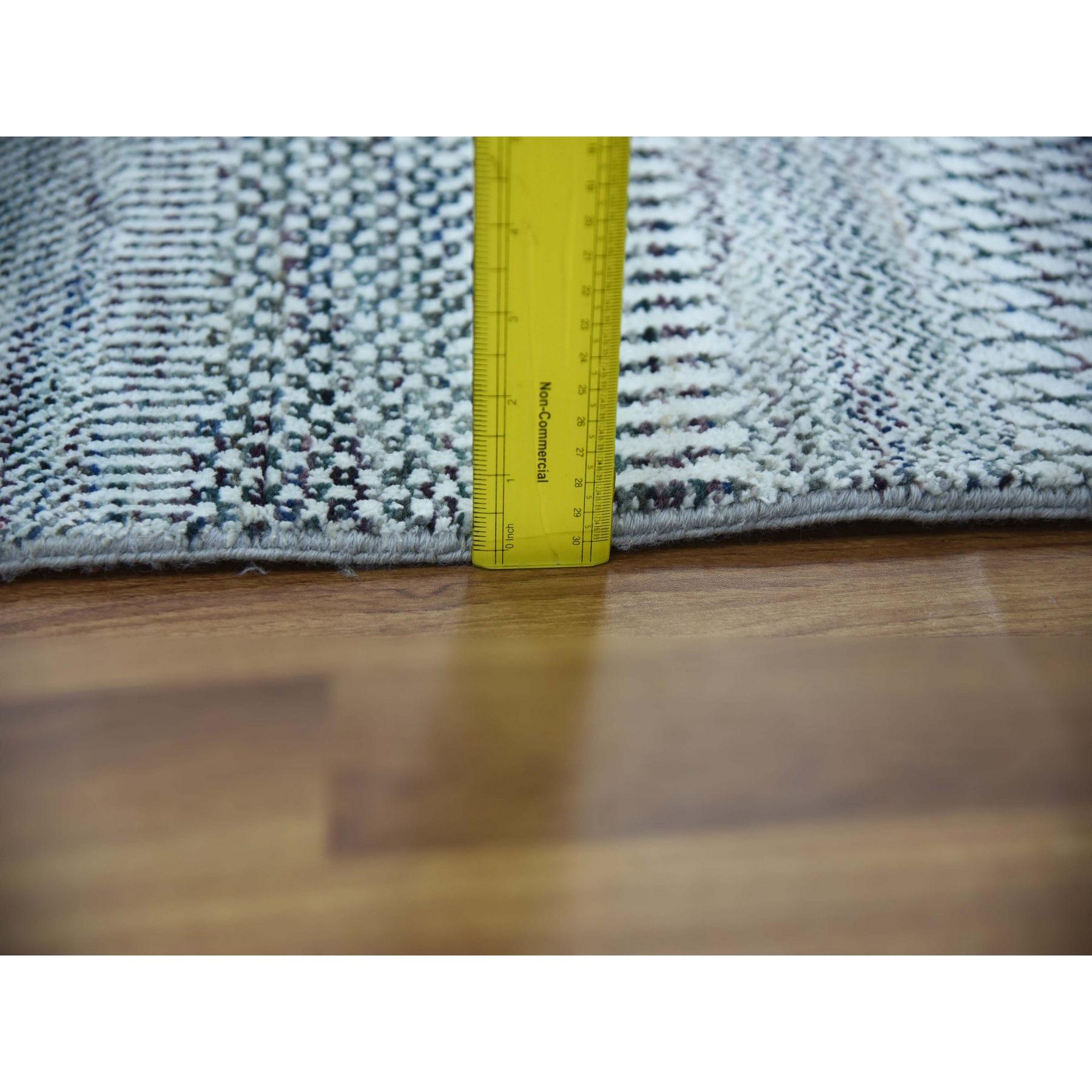 4'x6' Avorio, Tappeto Gabbeh in lana e seta annodato a mano con disegno di erba moderna In condizioni Nuovo in vendita a Carlstadt, NJ