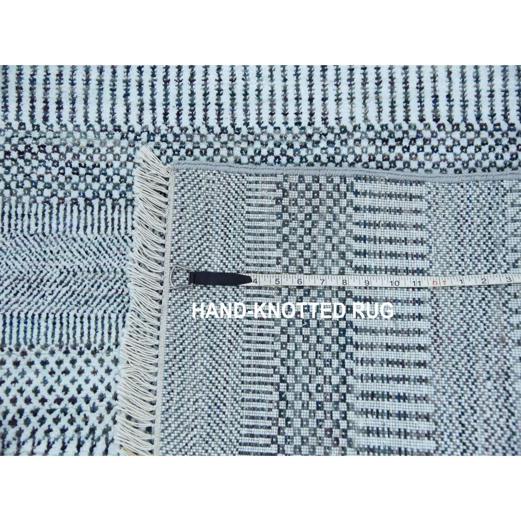 XXI secolo e contemporaneo 4'x6' Avorio, Tappeto Gabbeh in lana e seta annodato a mano con disegno di erba moderna in vendita