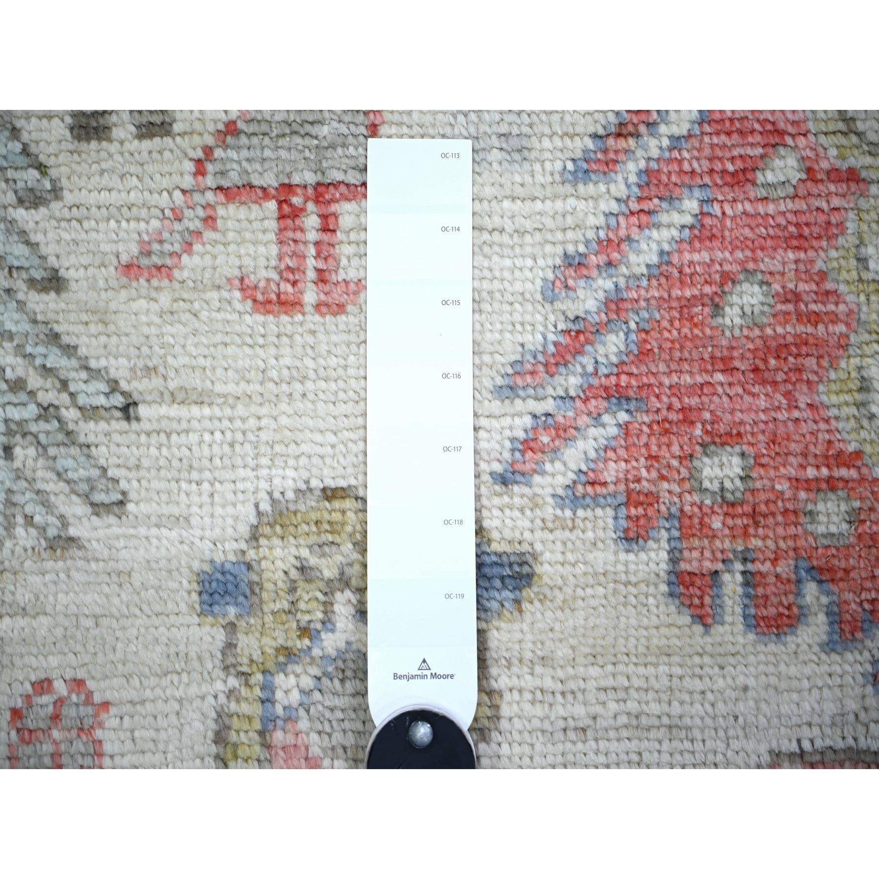 Tribale Tappeto orientale 4'x6' in lana avorio annodato a mano ispirato al villaggio anatolico in vendita