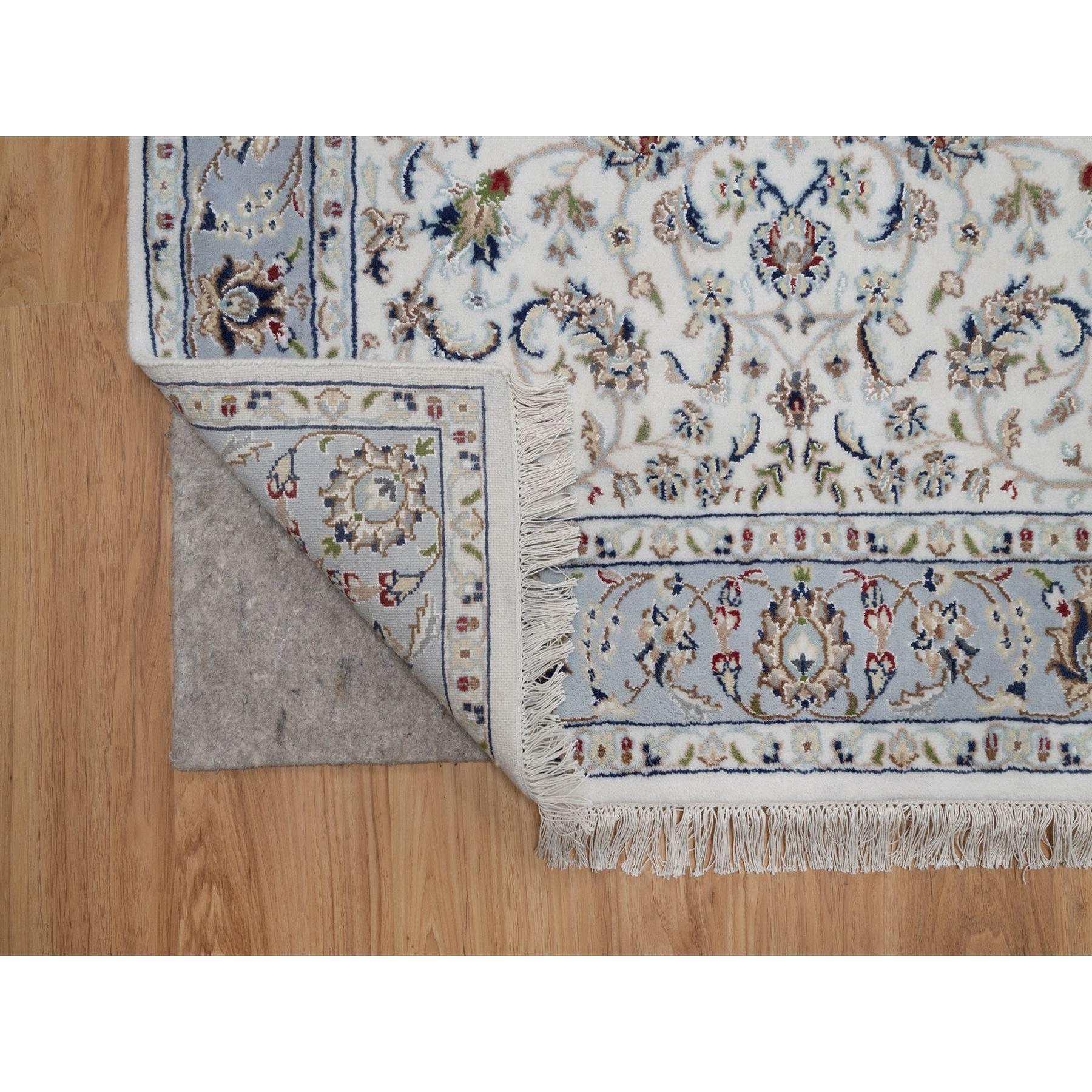 Indiano Tappeto orientale Knots Rugs 4'x6' Avorio in lana e seta con disegno all over annodato a mano in vendita