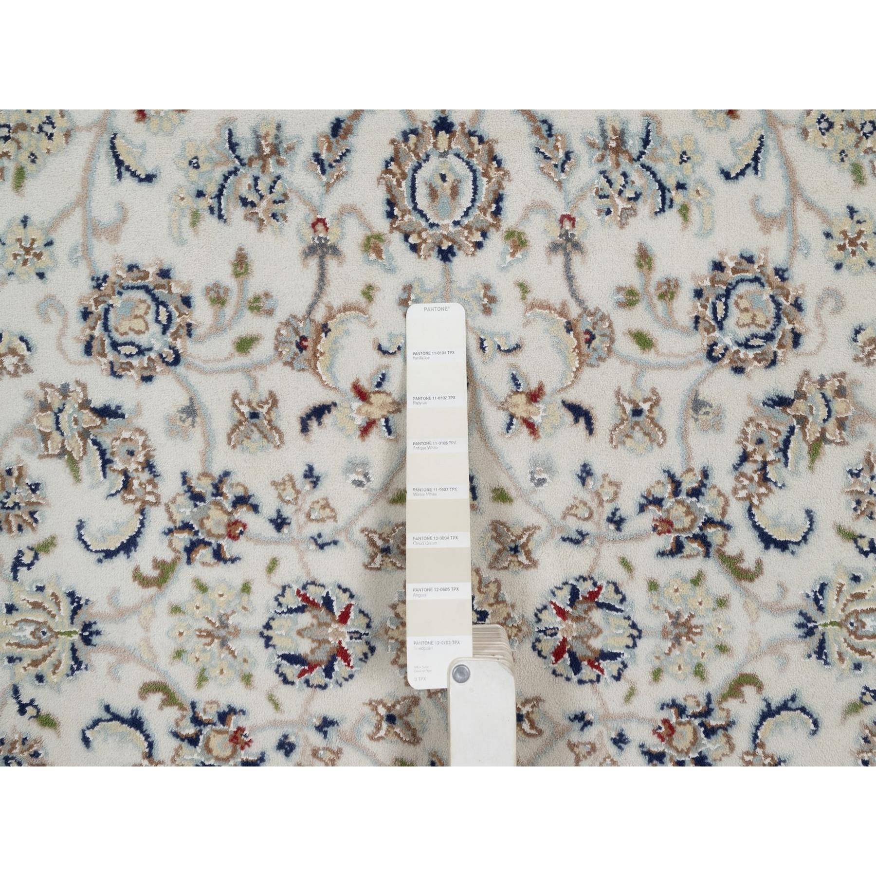 Annodato a mano Tappeto orientale Knots Rugs 4'x6' Avorio in lana e seta con disegno all over annodato a mano in vendita