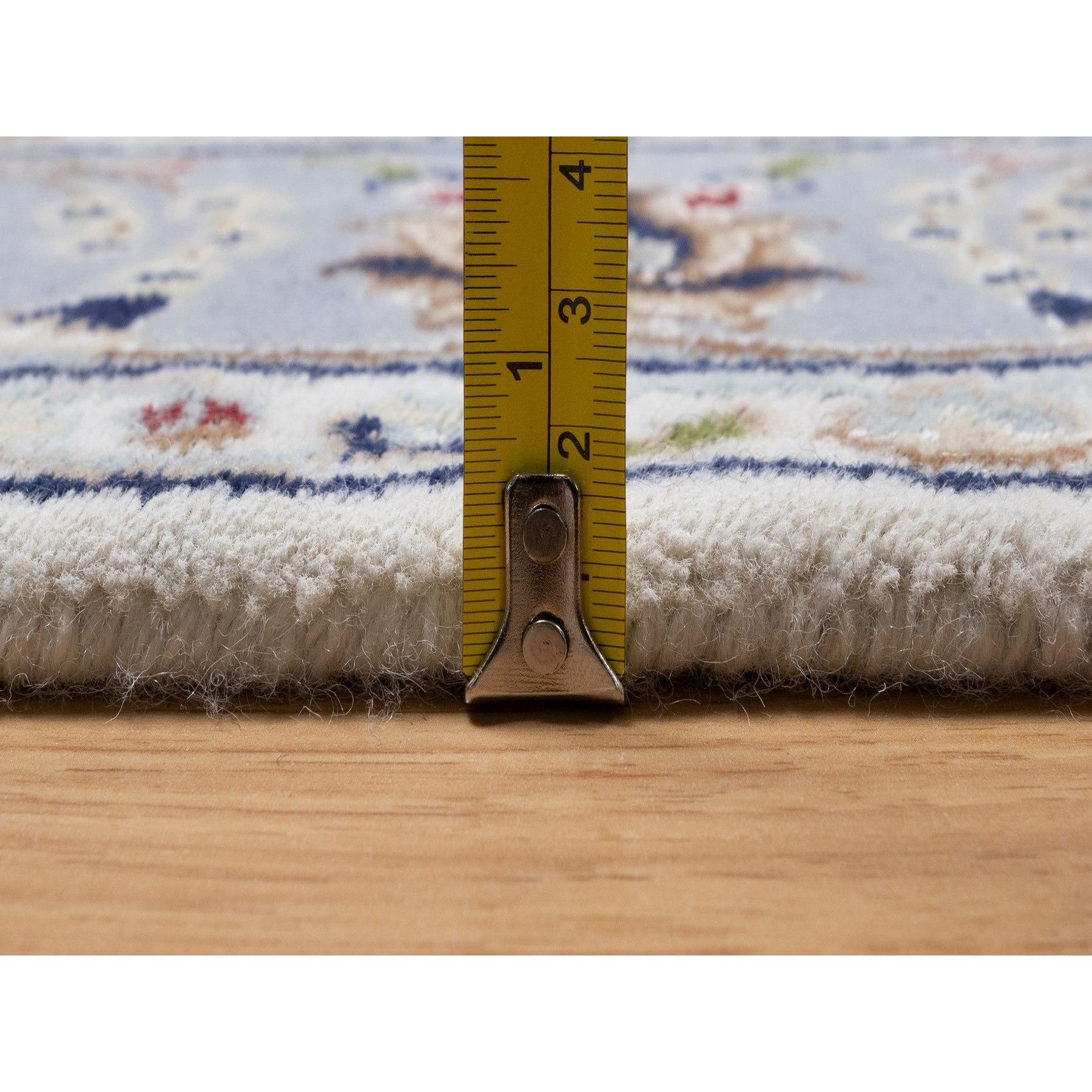 Lana Tappeto orientale Knots Rugs 4'x6' Avorio in lana e seta con disegno all over annodato a mano in vendita