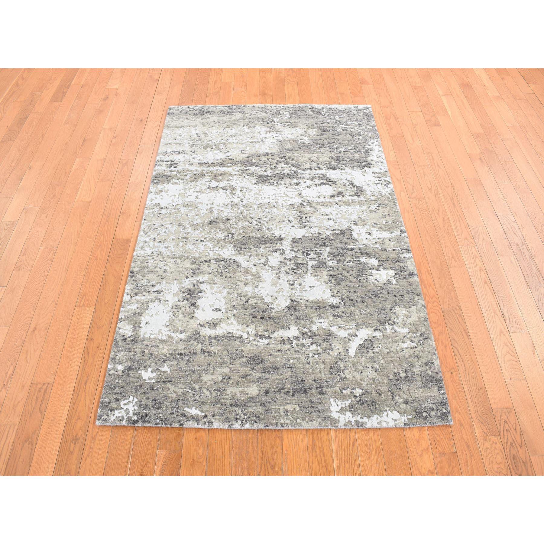 Laurel Green, Abstract Galaxy Design, 100% laine, noué à la main, Tapis d'Orient
Matériaux primaires : Laine et soie
Latex : Non
Hauteur des poils : 0,25 pouces
Style : Transitionnel
Couleur primaire : vert
Couleurs secondaires : Blanc, Gris
Modèle