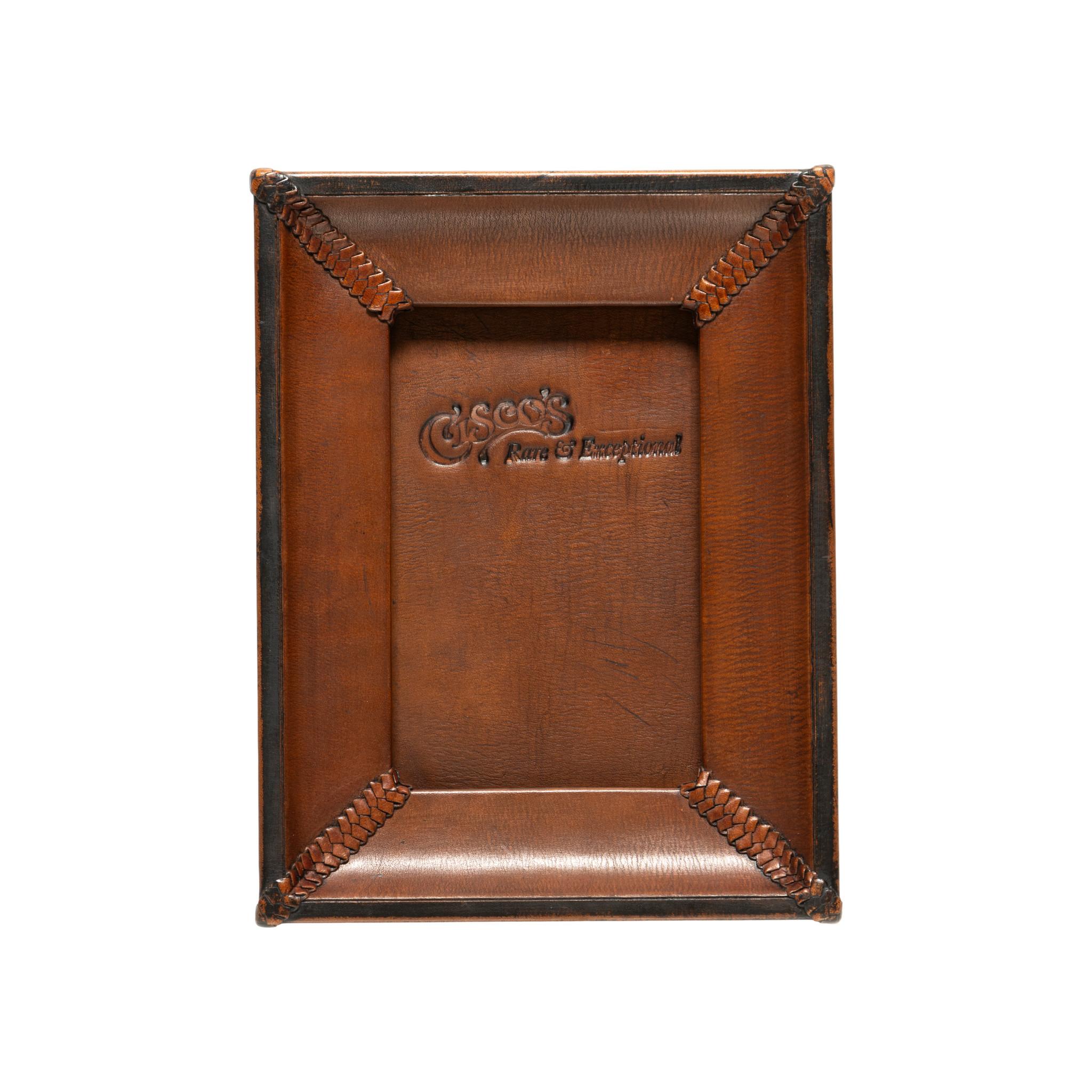 4x6 Medium Brown and Black Leather Tabletop Picture Frame - The Artisan For Sale 5