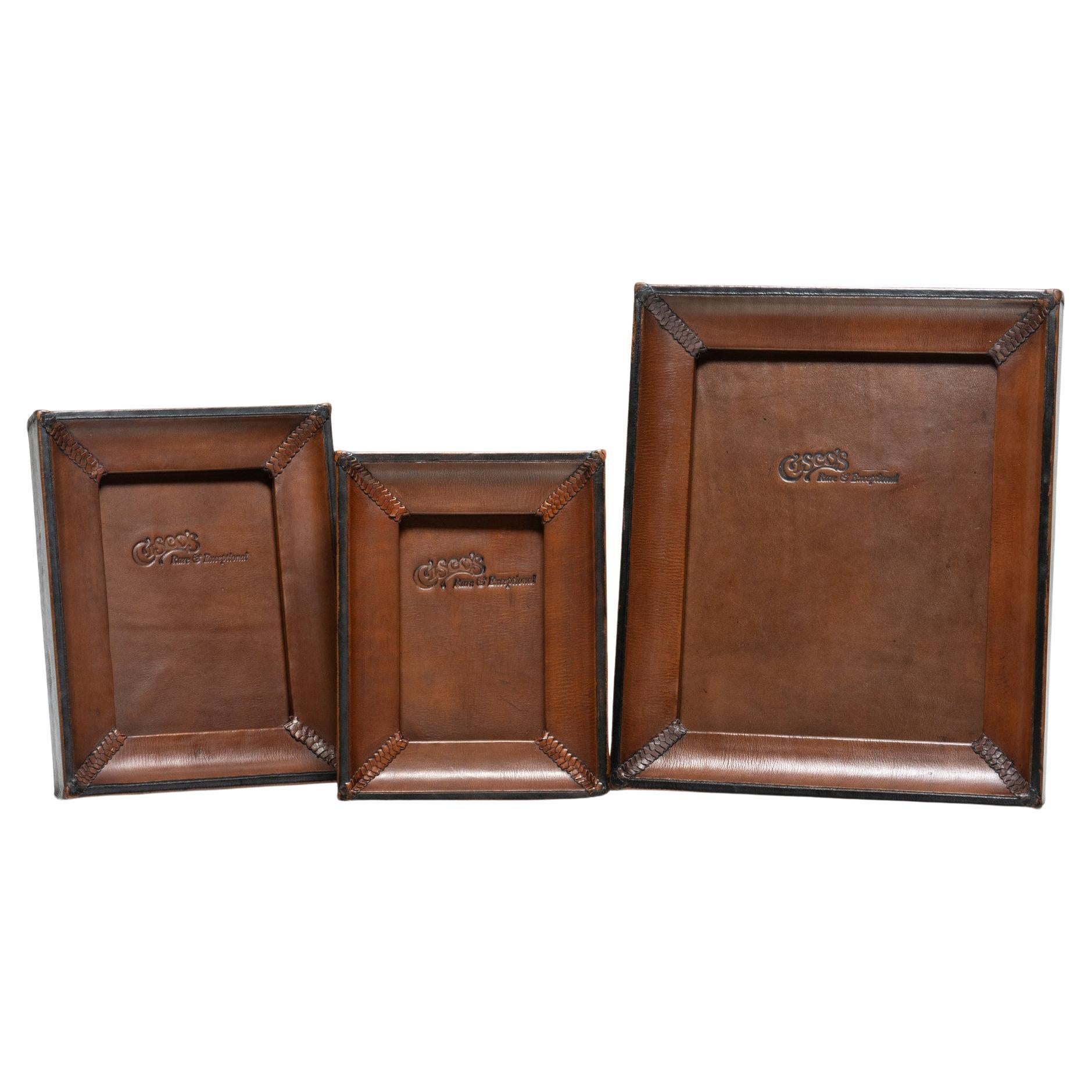 4x6 Medium Brown and Black Leather Tabletop Picture Frame - The Artisan For Sale