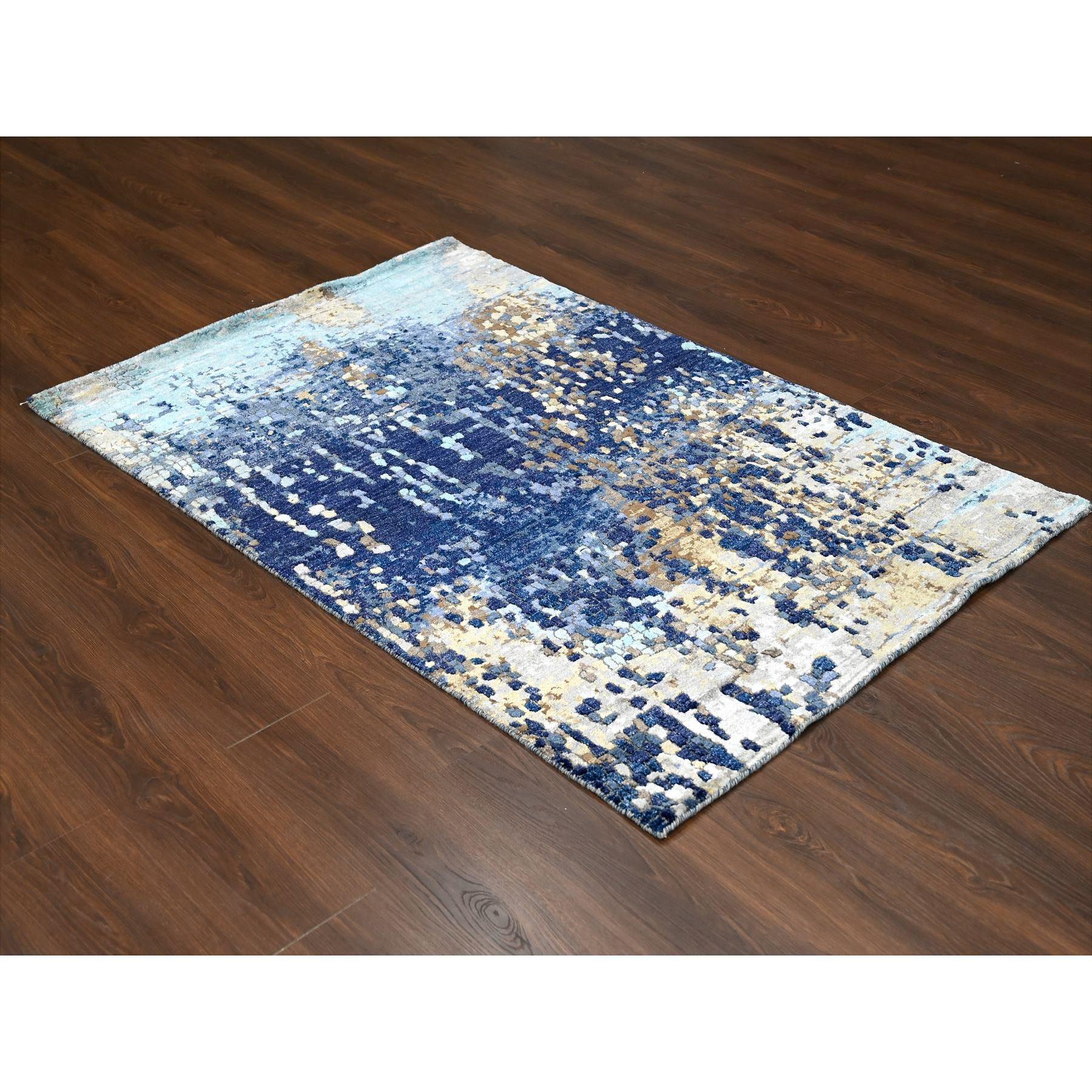 Si tratta di un autentico esemplare unico di Tappeto orientale moderno a mosaico, in lana e seta, annodato a mano. È stato annodato per mesi e mesi con tecniche di tessitura secolari da esperti artigiani.
Materiali primari: Lana e seta
Lattice: No
