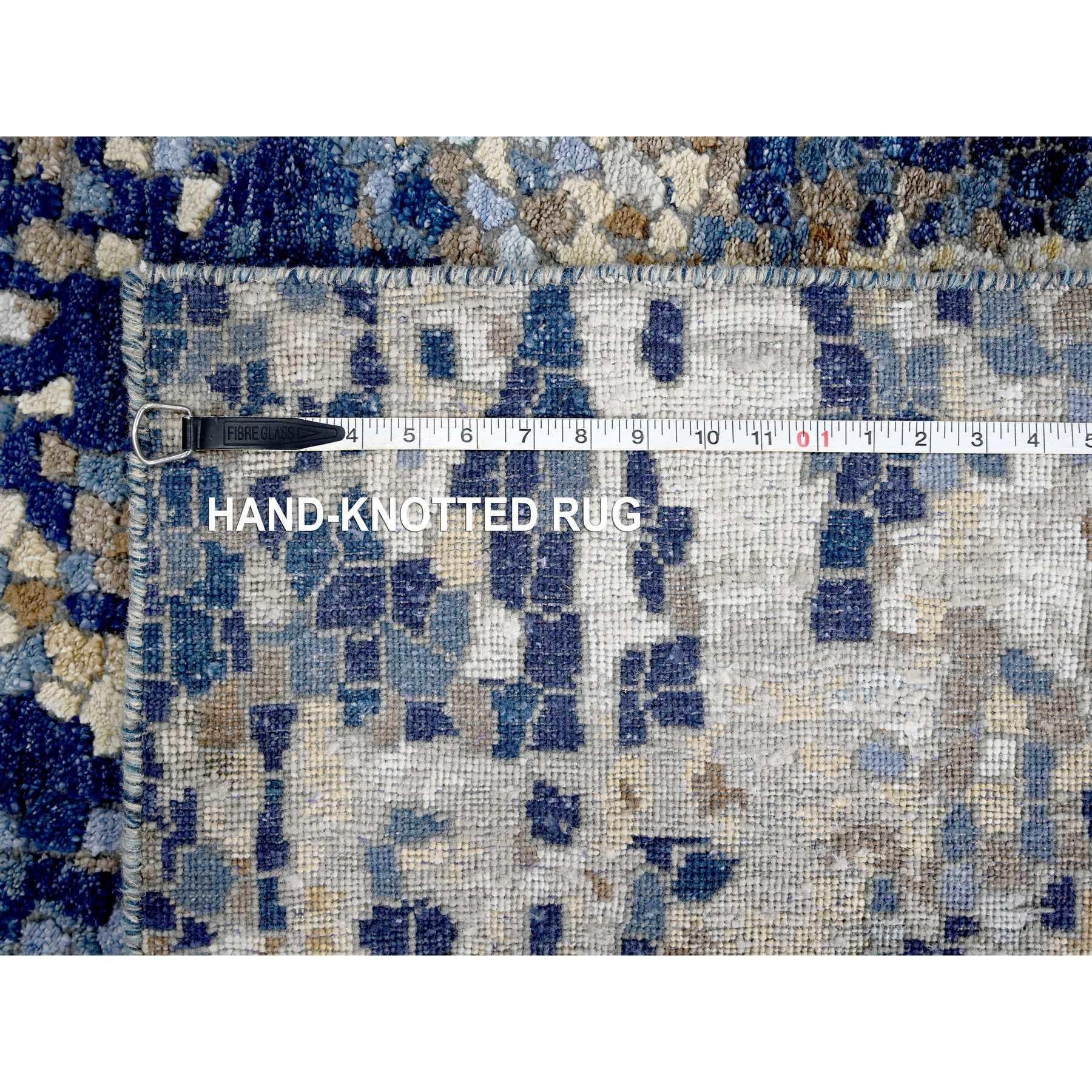 XXI secolo e contemporaneo 4'x6' Millennium Blue Modern Mosaic Design Tappeto in lana e seta annodato a mano in vendita