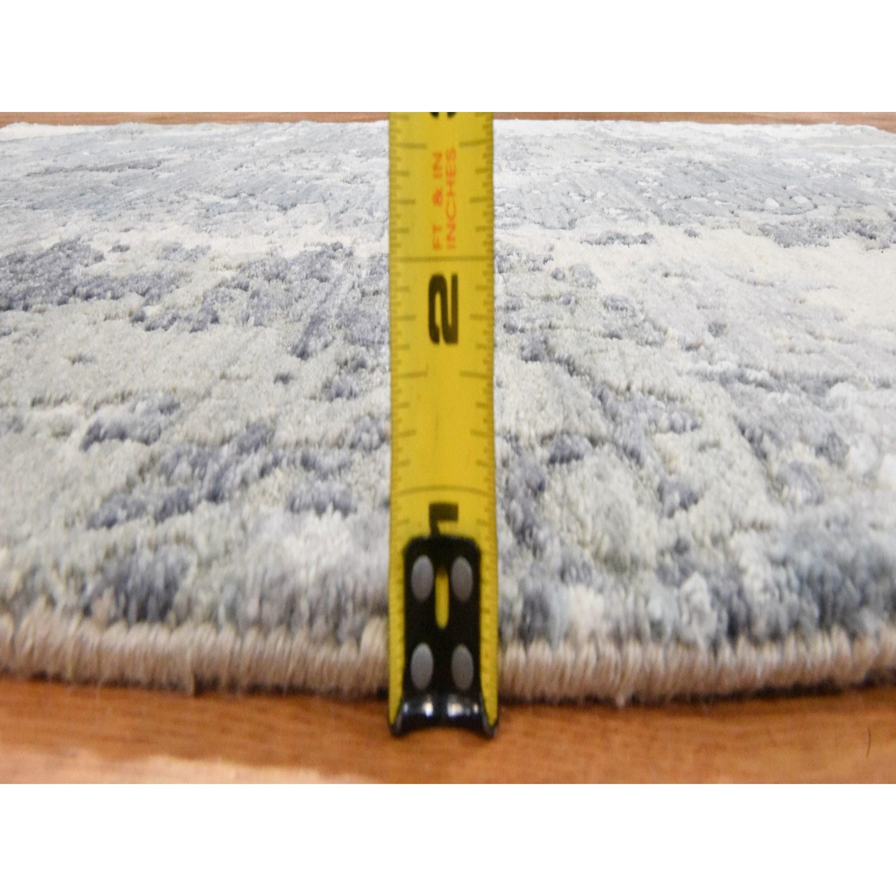 XXI secolo e contemporaneo Tappeto orientale 4'x6' Nevada Gray Galaxy Design 100% Lana Annodato a Mano in vendita