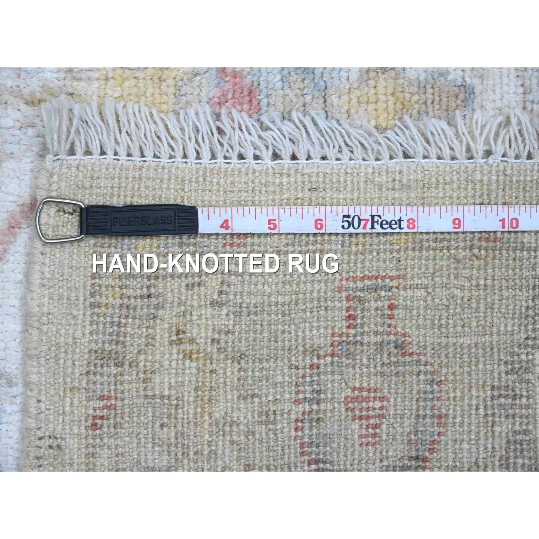 4'x6' Oyster White Afghan Angora Oushak Vines Design Handgeknüpfter Wollteppich (Wolle) im Angebot