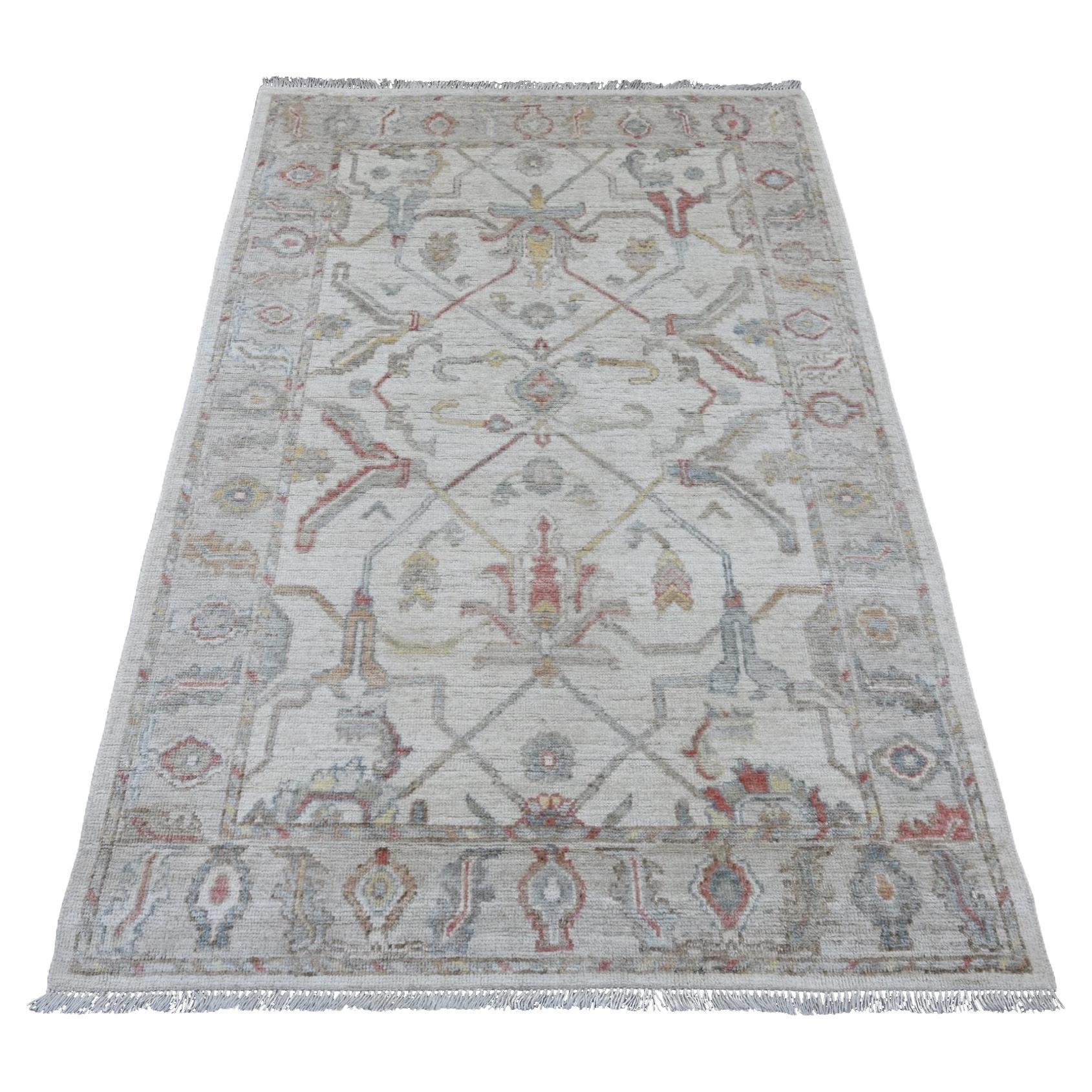 4
x6
Oyster White Afghan Angora Oushak Vines Design Handgeknüpfter Wollteppich