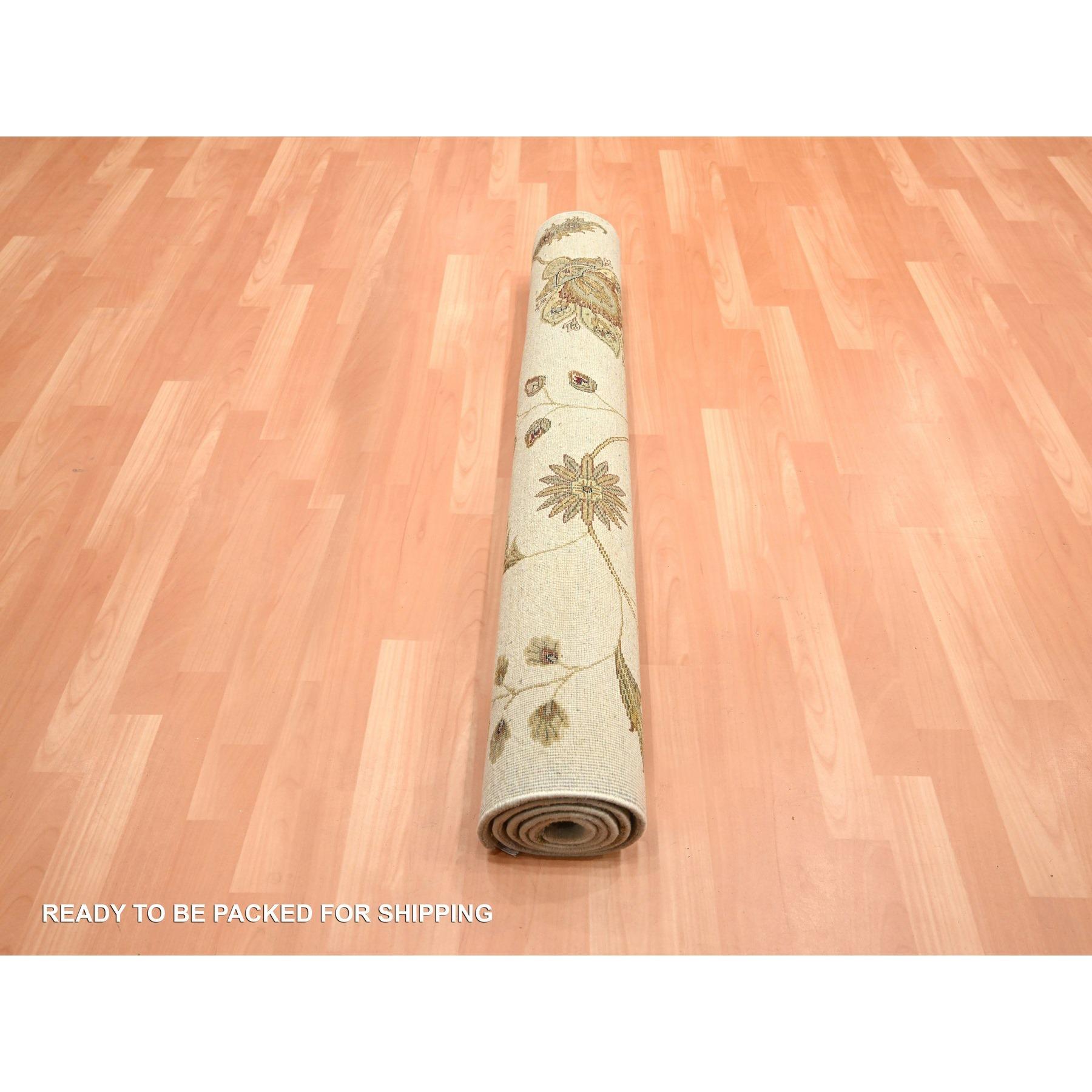 Noué à la main Tapis d'Orient 4'x6' Parchment White Botanical Design Half Wool and Half Silk en vente