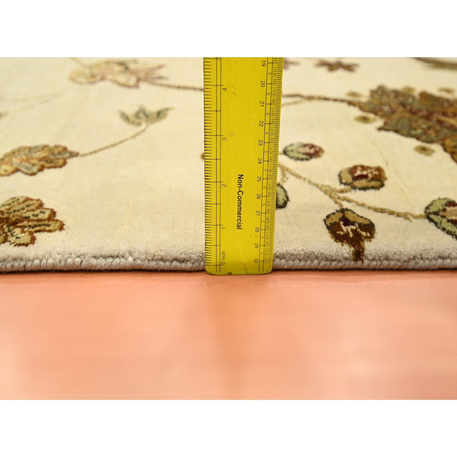 Tapis d'Orient 4'x6' Parchment White Botanical Design Half Wool and Half Silk Neuf - En vente à Carlstadt, NJ