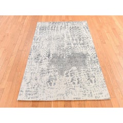 4'x6' Pastel Gray Abstract Design Hand Knotted Wool and Silk Hi-Low Pile Rug