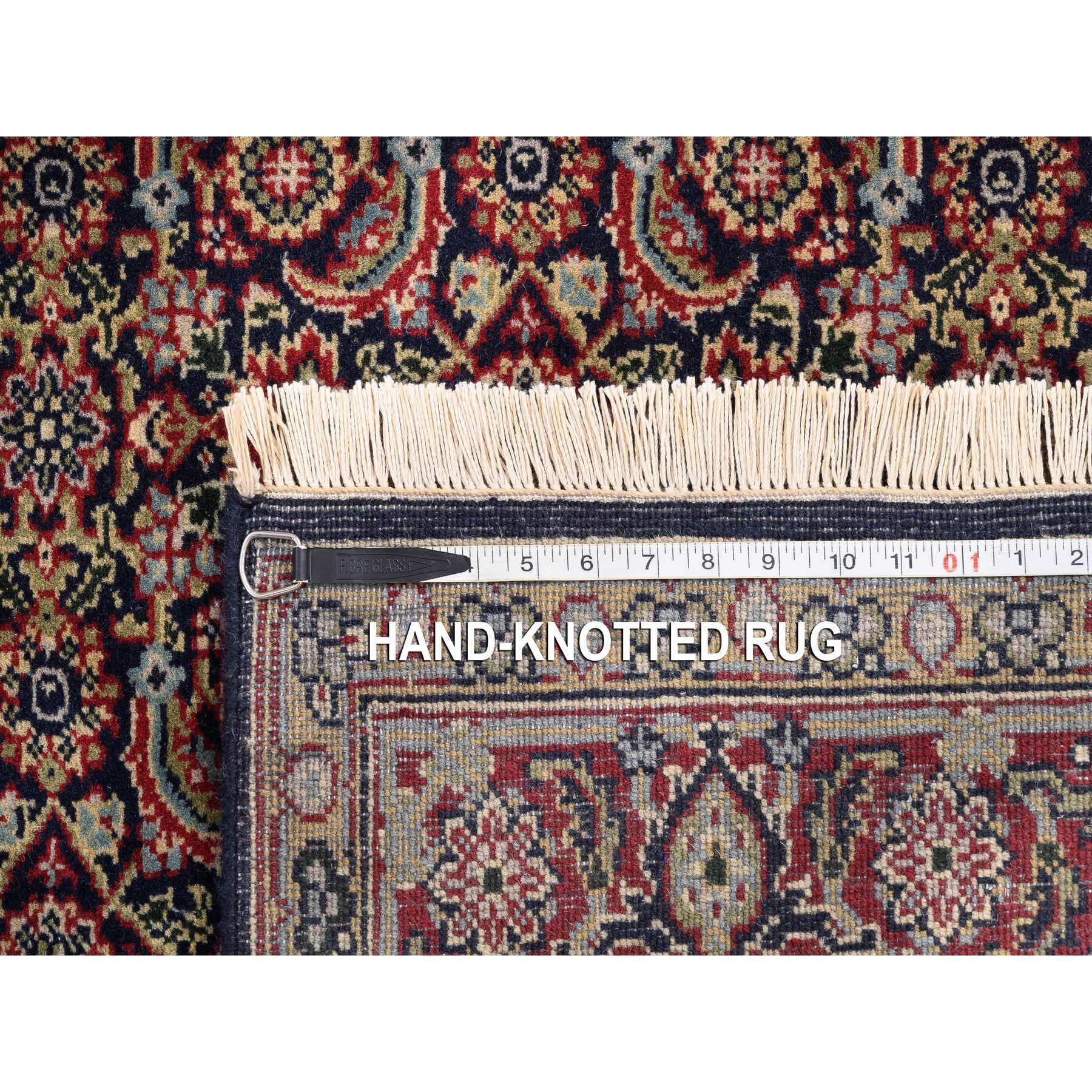 Tappeto Pitch Black New Zealand Wool All Over Herat Design/One Annodato a mano 4'x6' in vendita 1