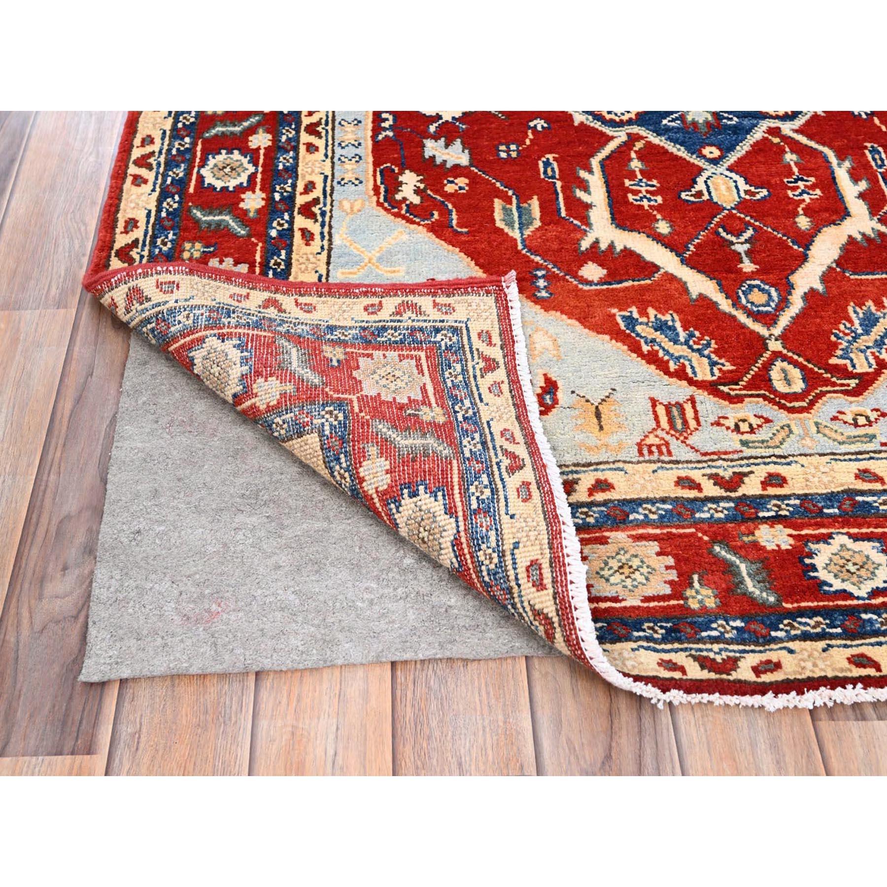 Heriz Serapi 4'x6' Red Serapi Heriz Design Soft Wool Hand Knotted Oriental Rug For Sale