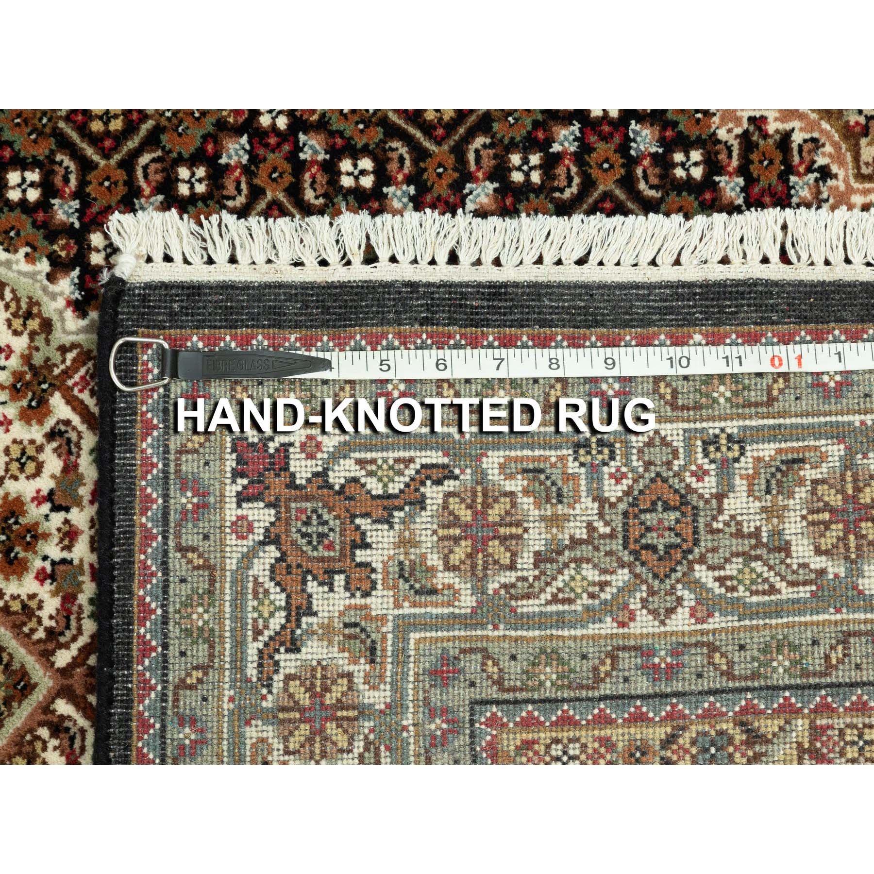 4'x6' Rich Black, Tabriz Mahi, 250 KPSI Wolle, Handgeknüpft, Teppich im Angebot 3