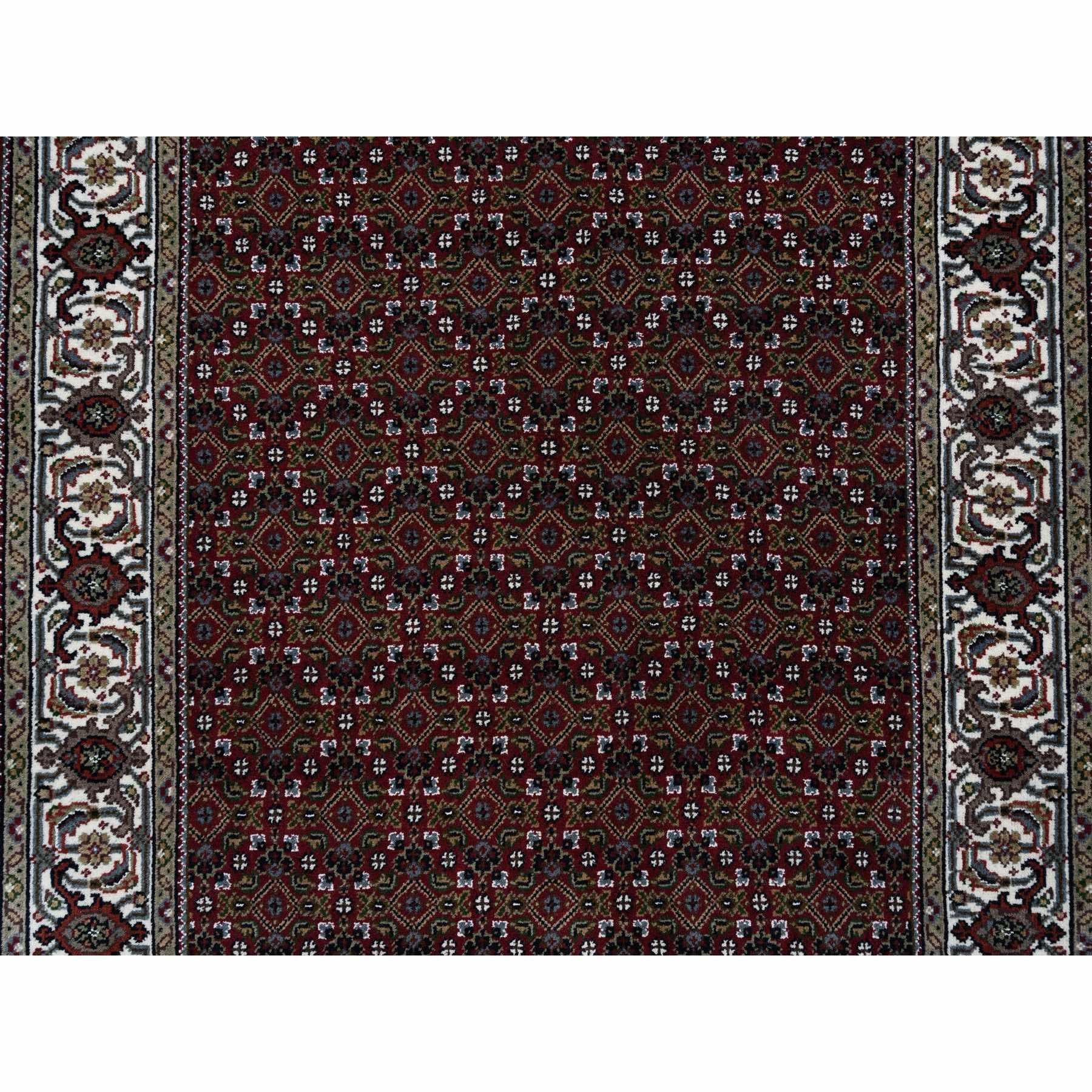 Annodato a mano Tappeto 4'x6' Rich Red annodato a mano in morbida lana 175 KPSI Herati in vendita