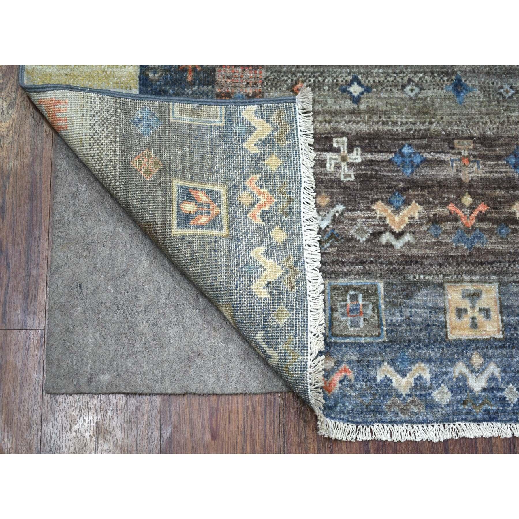 Dies ist eine wirklich echte one-of-a-kindShades of Gray Hand geknüpft, afghanischen Kashkuli Gabbeh, Natural Dyes Fine Weave 100% Wolle Orientteppich. Es wurde monatelang von erfahrenen Kunsthandwerkern in jahrhundertealten Webtechniken