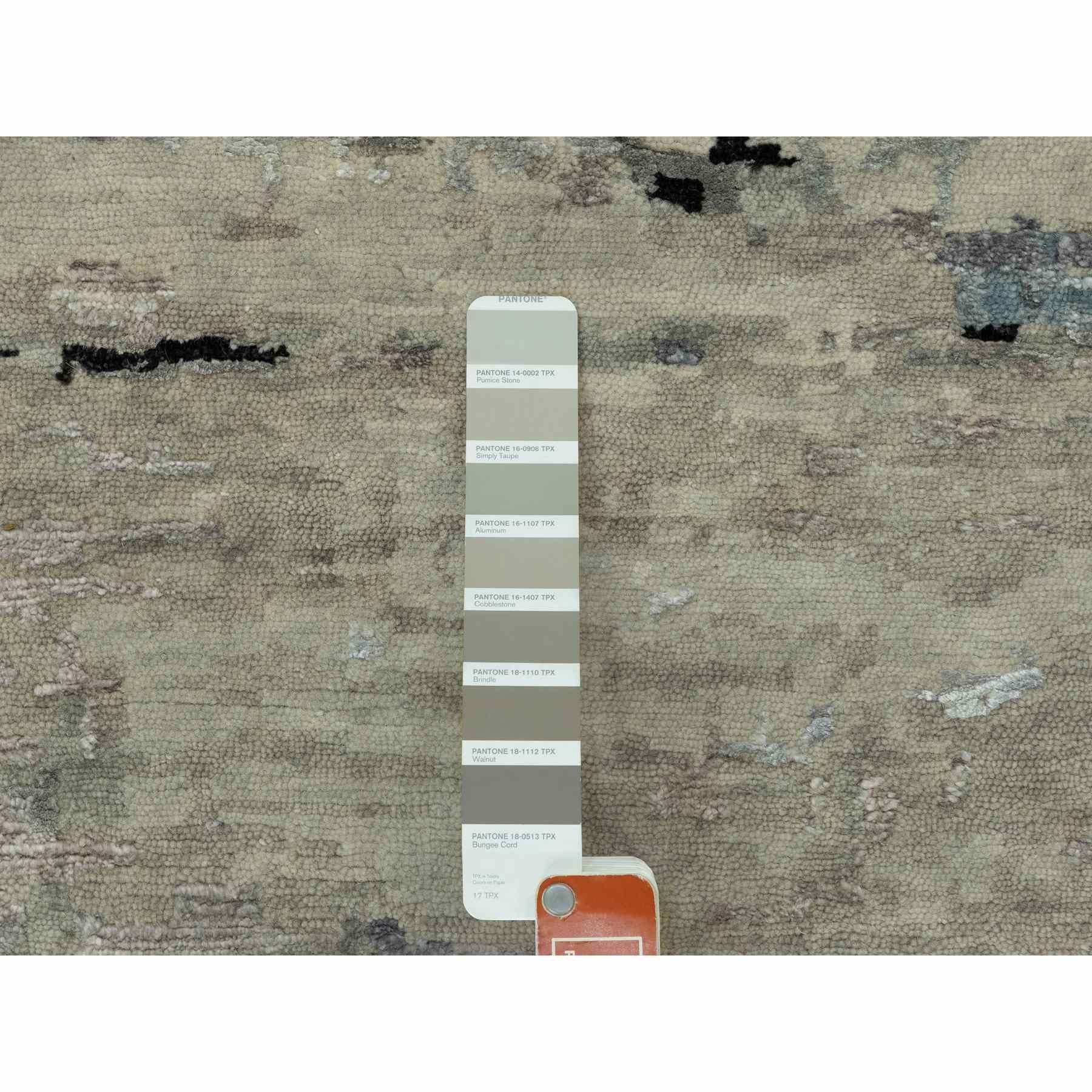 Indiano 4'x6' Argento, Blu Lana e Seta Tappeto moderno dal design astratto annodato a mano in vendita