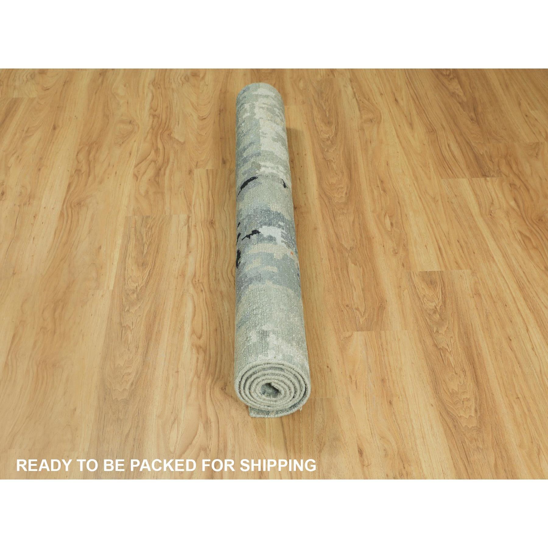 4'x6' Argento, Blu Lana e Seta Tappeto moderno dal design astratto annodato a mano In condizioni Nuovo in vendita a Carlstadt, NJ