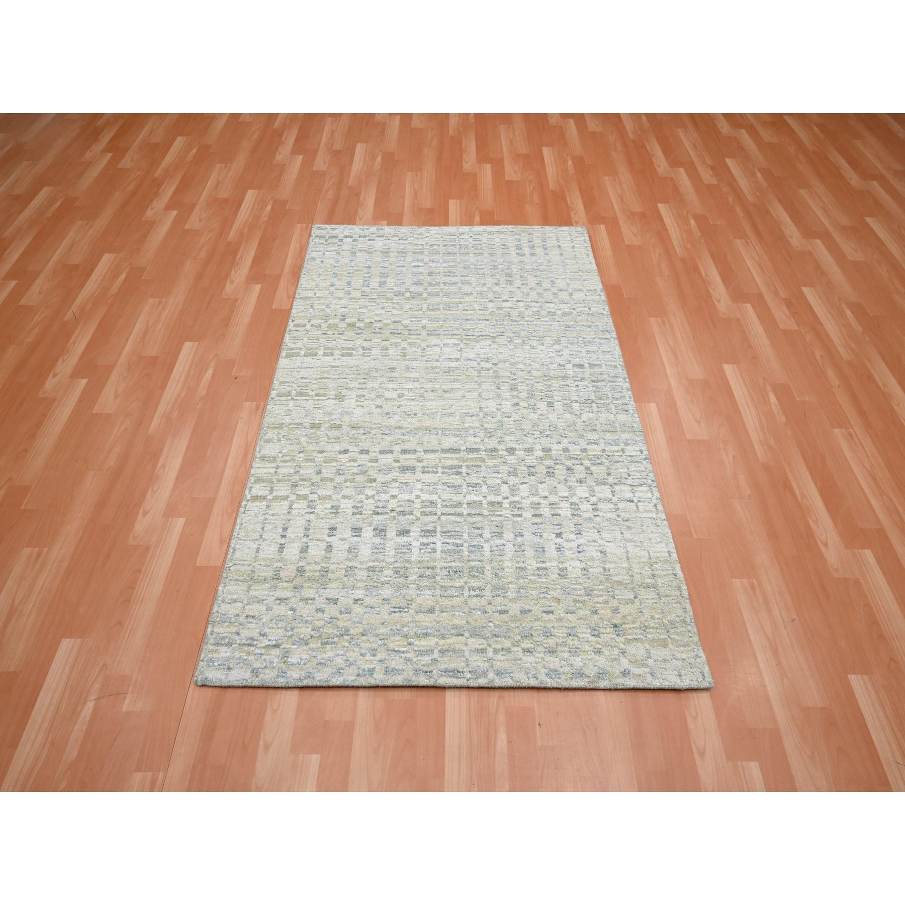Marrón tostado con gris, diseño cuadriculado y lineal inspirado en la Edad Media, moderna, lana y seda pura, alfombra oriental anudada a mano
Materiales principales: Lana y seda pura
Látex: Sin pelo 
altura: 0,25 Pulgadas
Estilo: Contemporáneo
Color