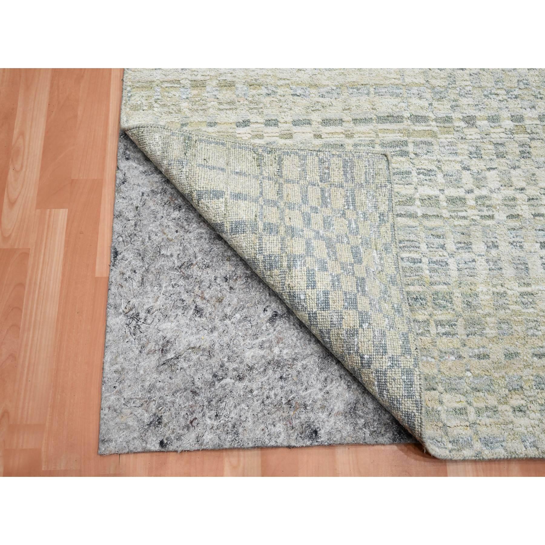 Alfombra anudada a mano de lana y seda pura de color marrón tostado de 4'x6' inspirada en la época de mediados del siglo XX Medieval en venta