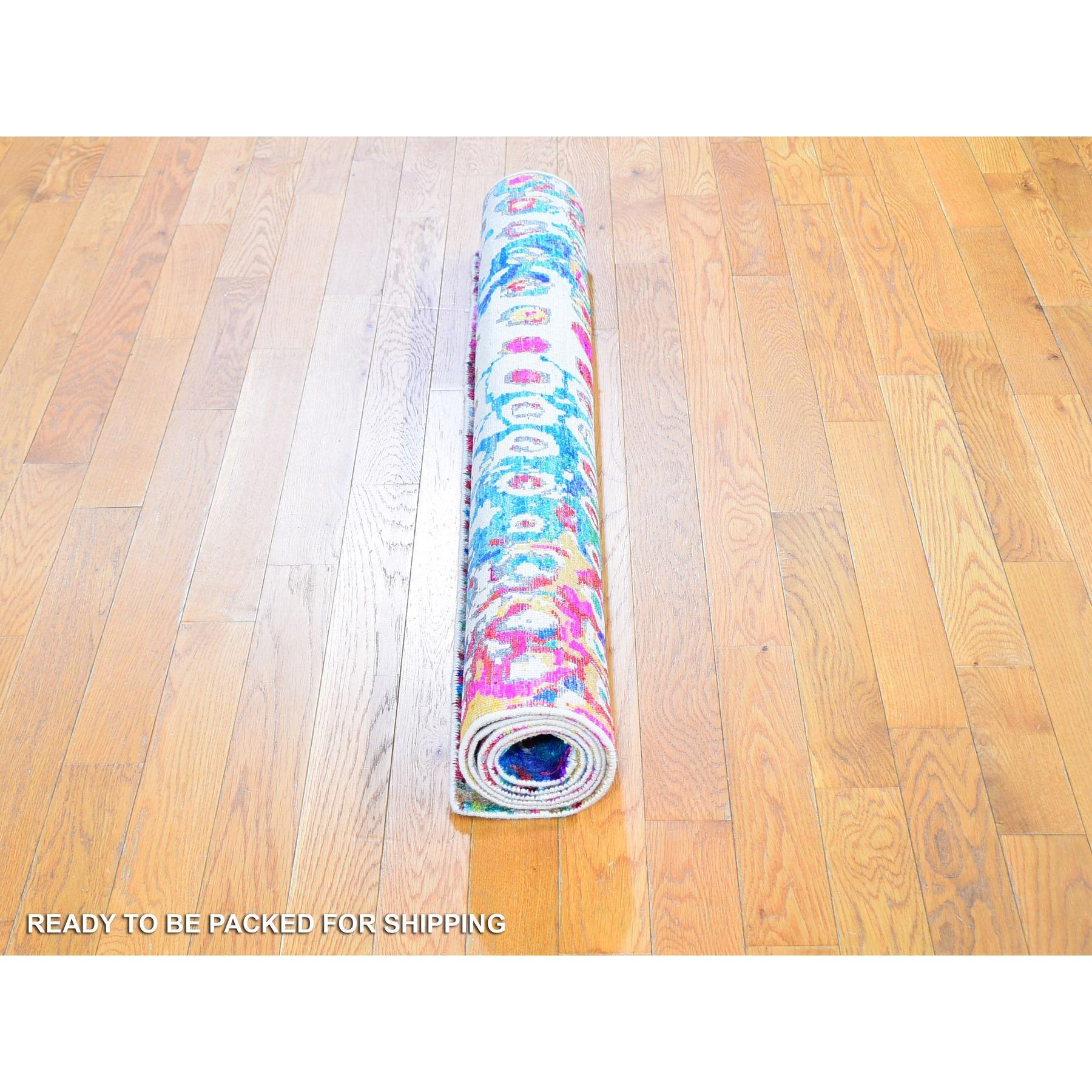 4'x6' THE PEACOCK, Tappeto orientale colorato in seta Sari annodato a mano In condizioni Nuovo in vendita a Carlstadt, NJ
