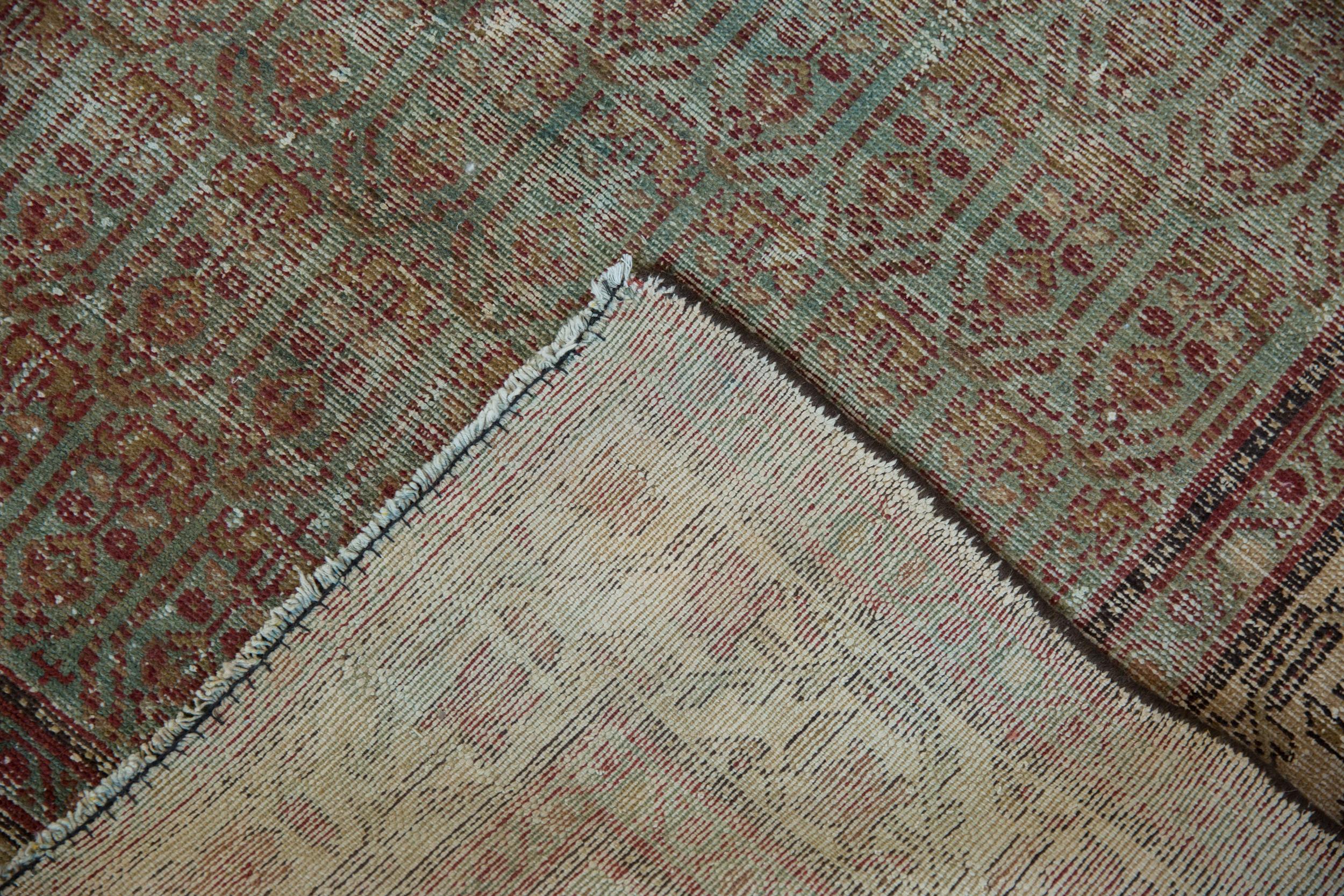 Hamadan-Teppich im Used-Look im Zustand „Relativ gut“ im Angebot in Katonah, NY