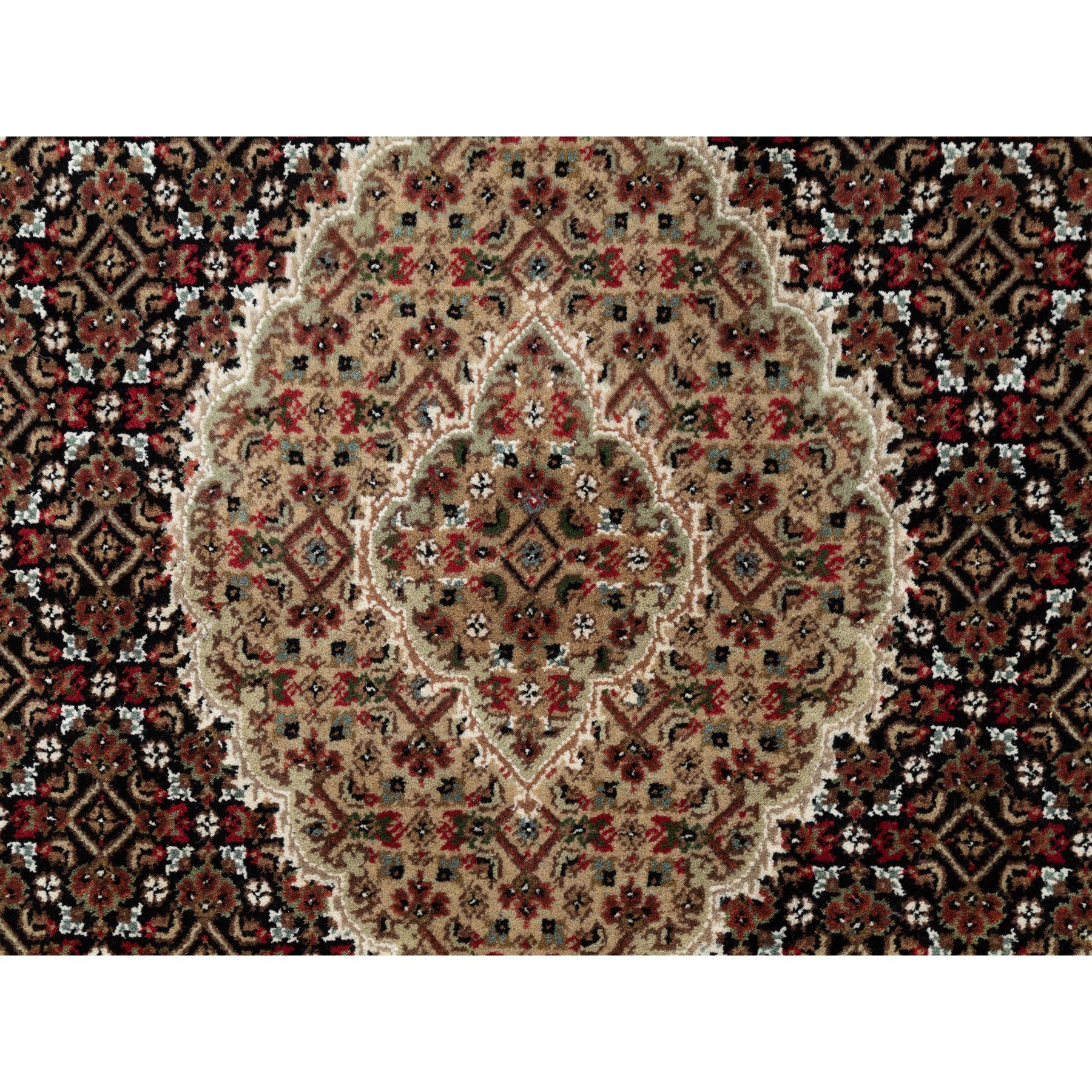 4'x6' Wolle Schwarz Handgeknüpft Fish Design Tabriz Mahi Orientteppich (21. Jahrhundert und zeitgenössisch)