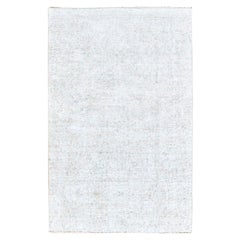 Tappeto vintage persiano 4'x6'2" avorio in lana organica, uniformemente usurato e in ottime condizioni.
