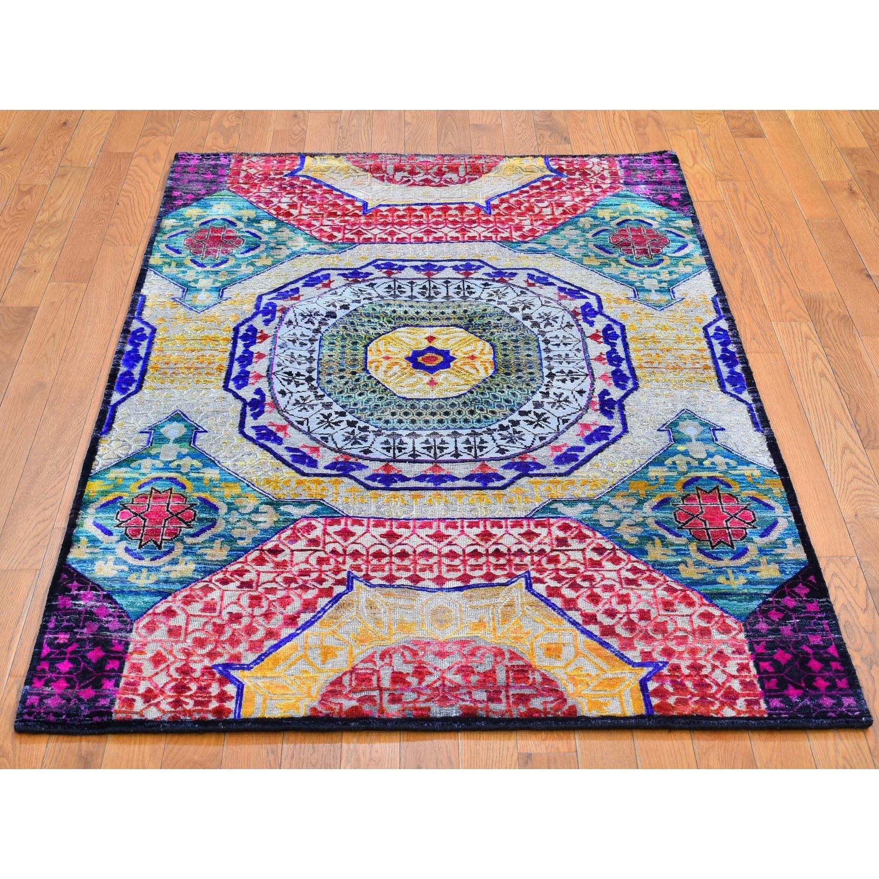 Si tratta di un autentico tappeto orientale annodato a mano, unico nel suo genere, in seta colorata Sari e lana strutturata Mamluke Design/One. È stato tessuto per mesi e mesi secondo le secolari tecniche di tessitura persiane da esperti